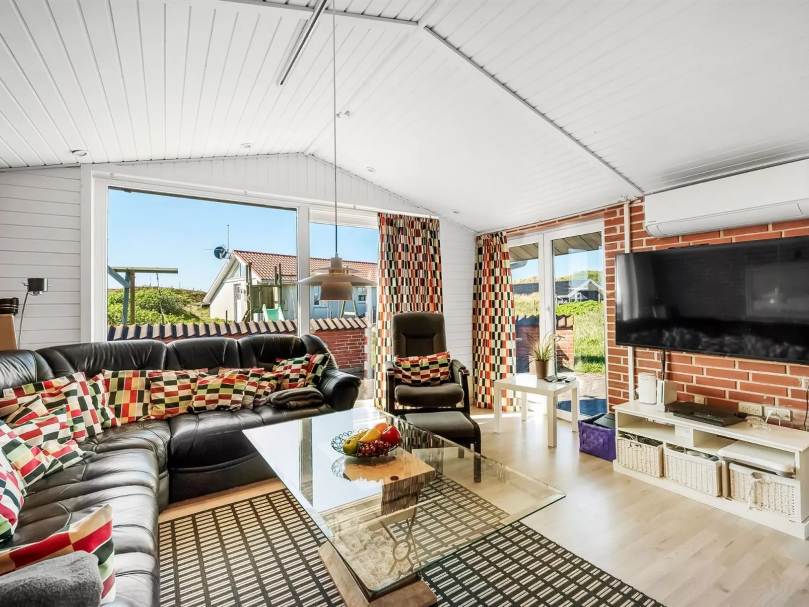 "Fia" -  from the sea-Binnen