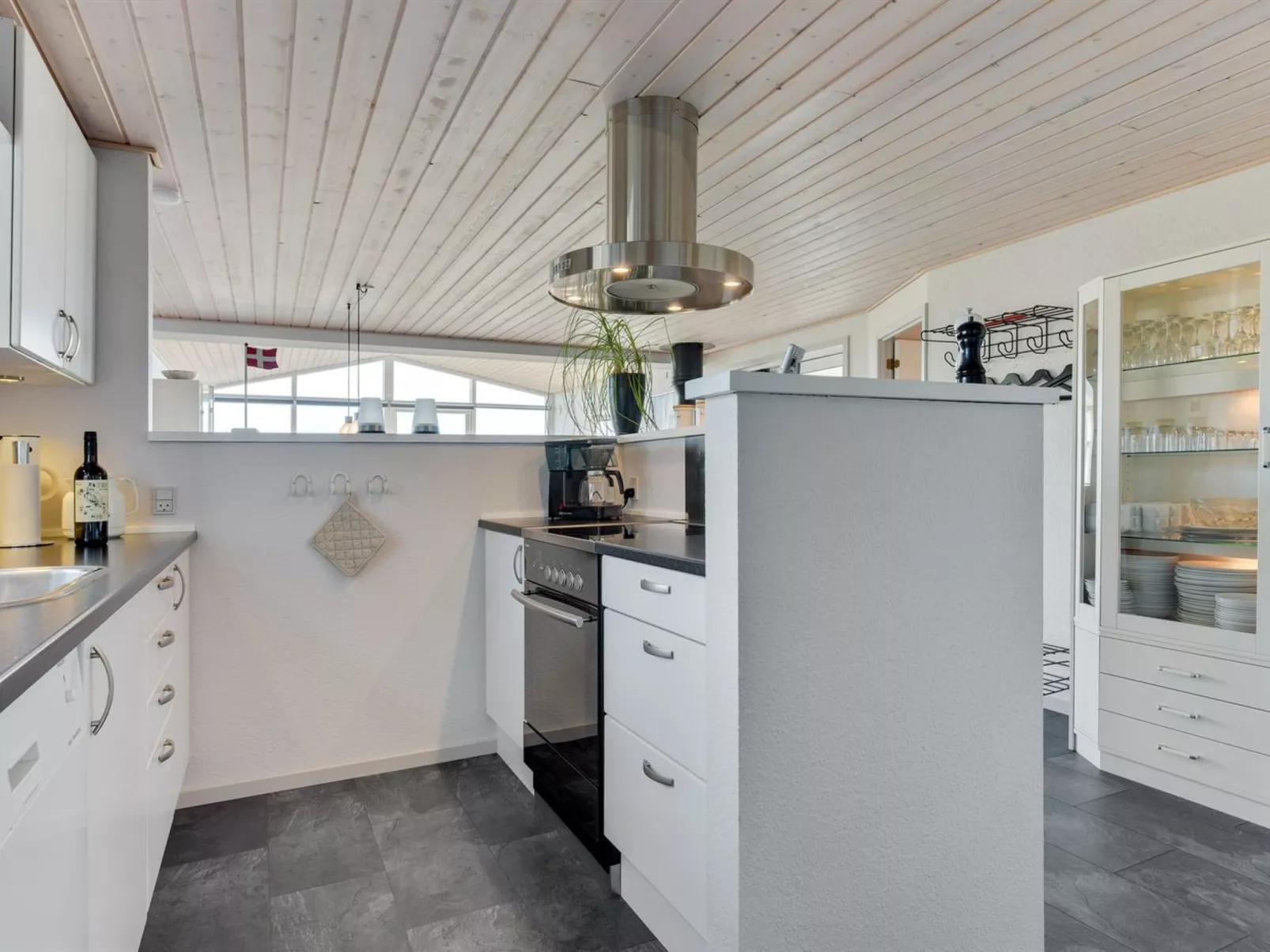 "Haraldina" - 350m to the fjord-Binnen