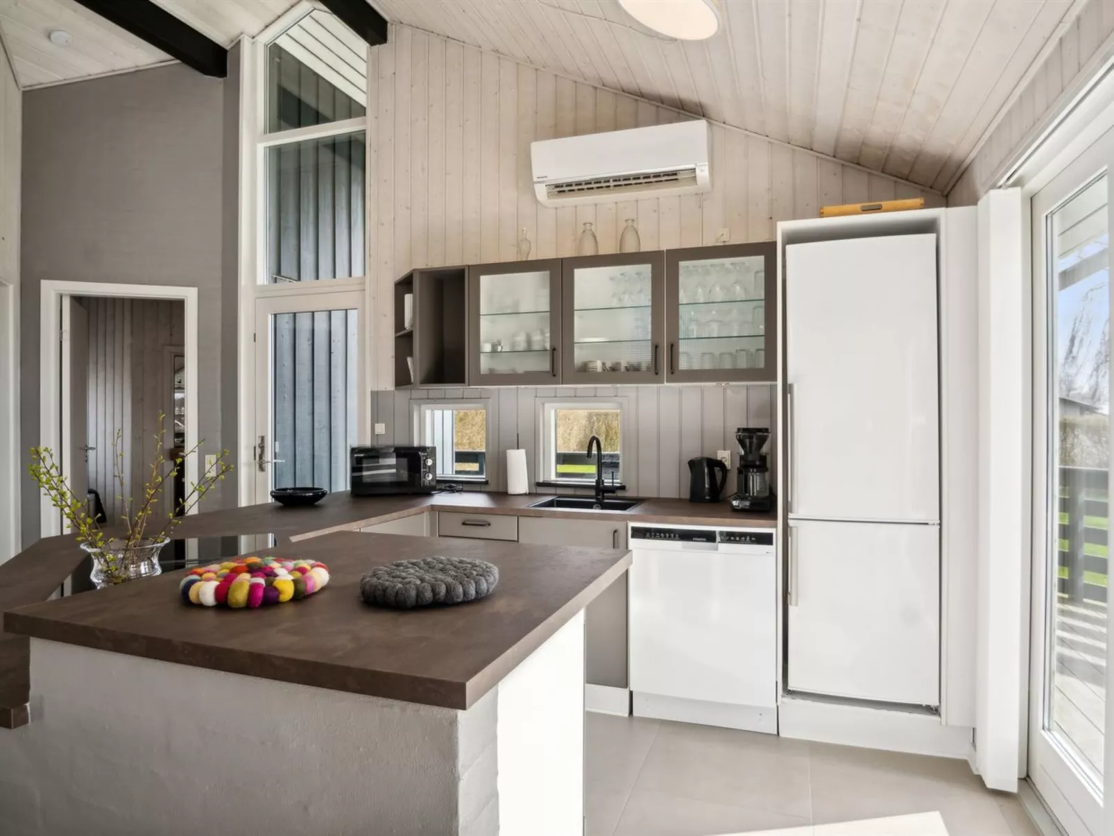 "Sylvana" - 400m from the sea-Binnen