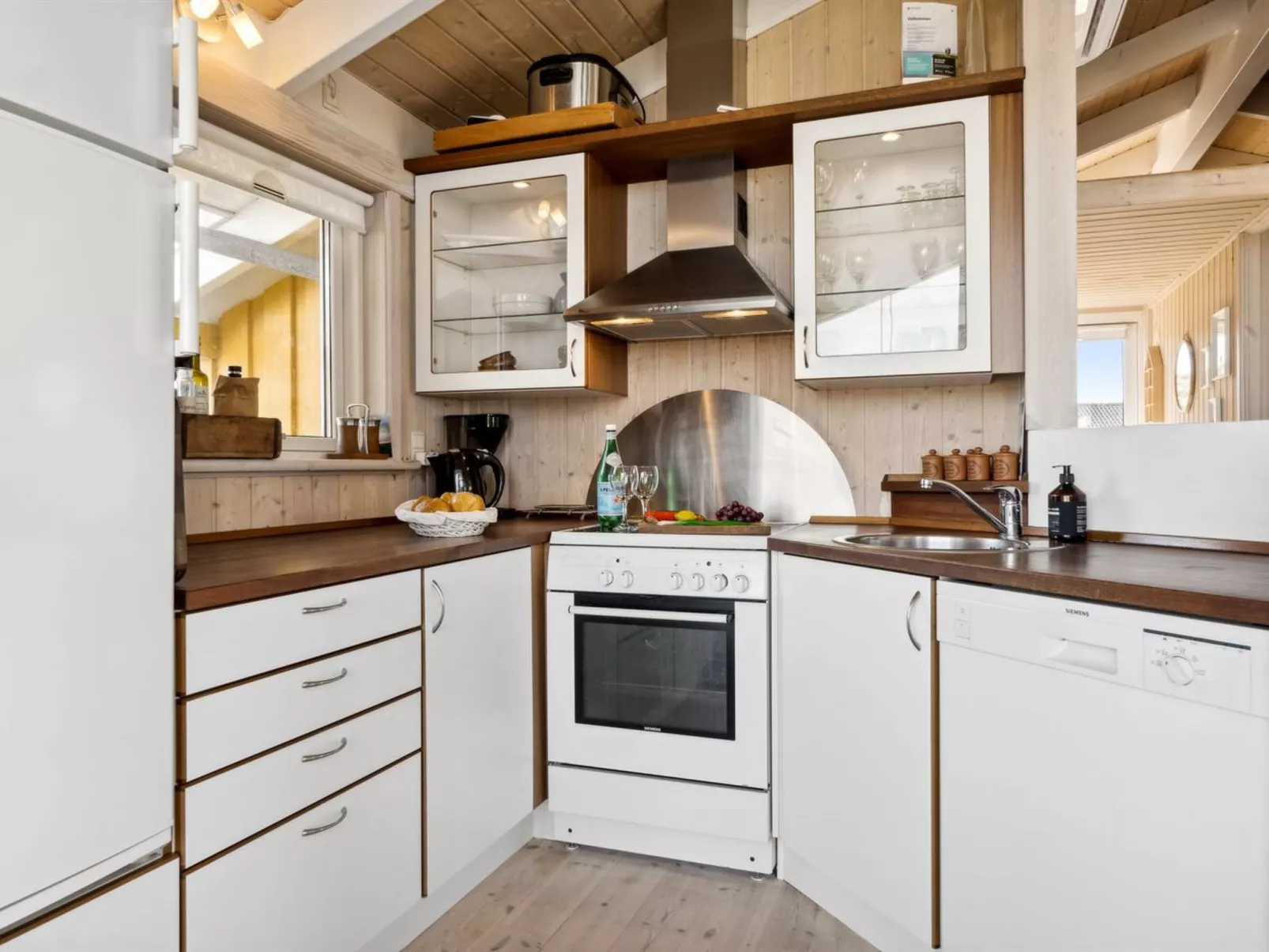 "Bjarni" - 239m from the sea-Binnen