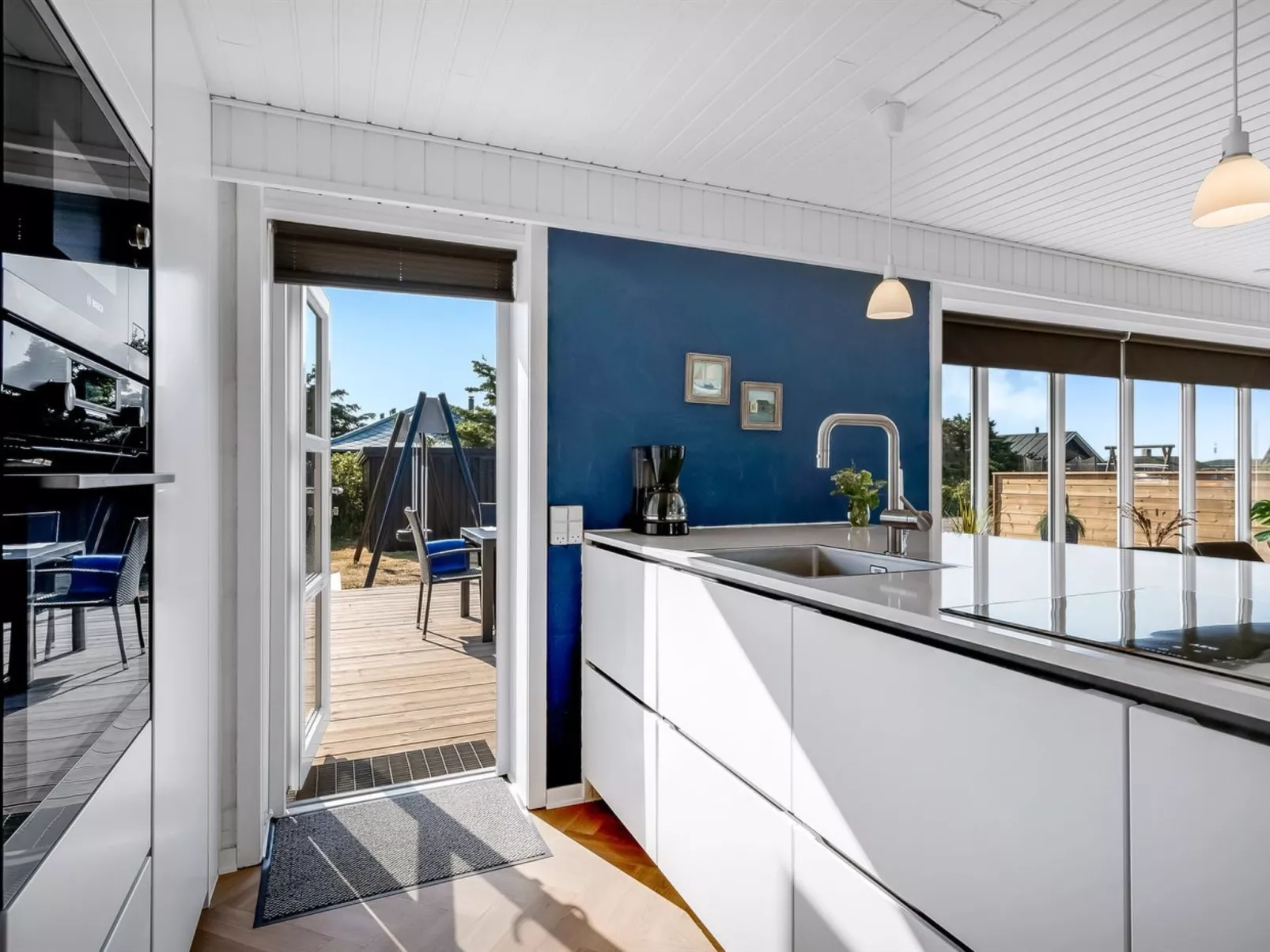 "Hillevi" - 200m from the sea-Binnen