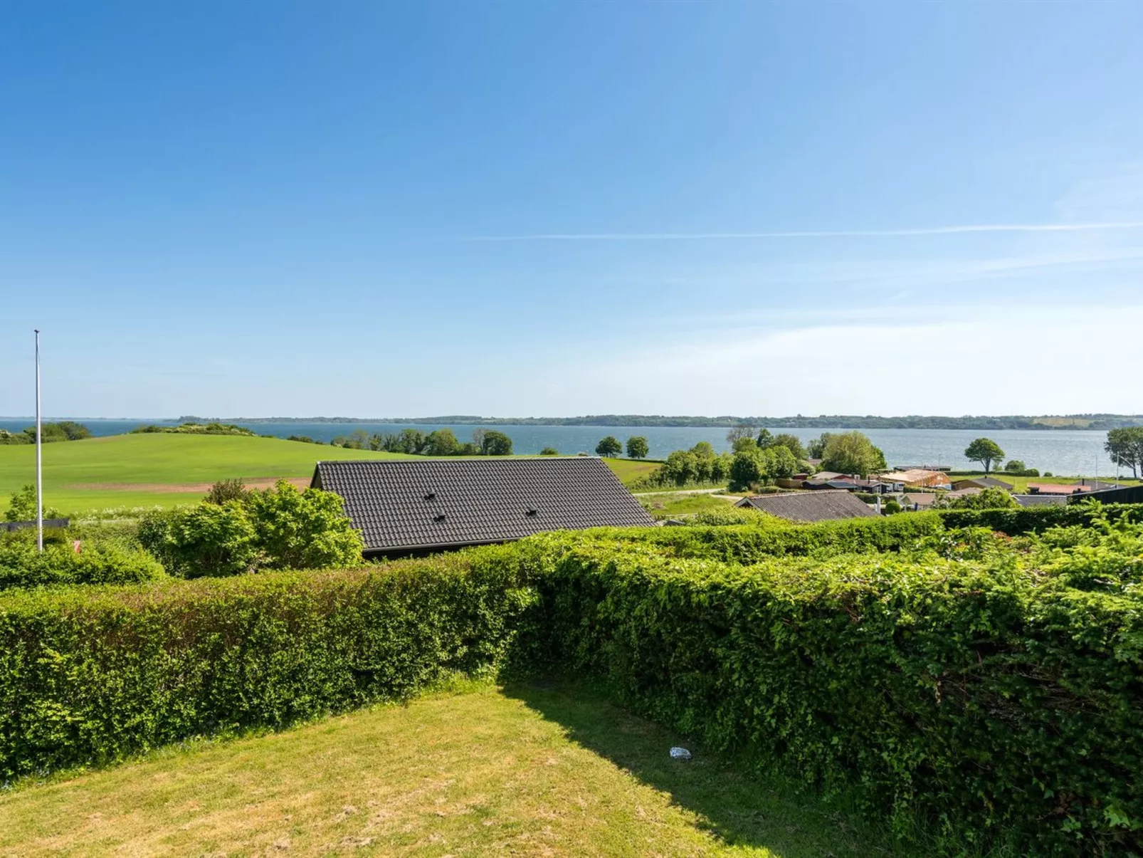 "Axeln" - 300m to the fjord-Buiten