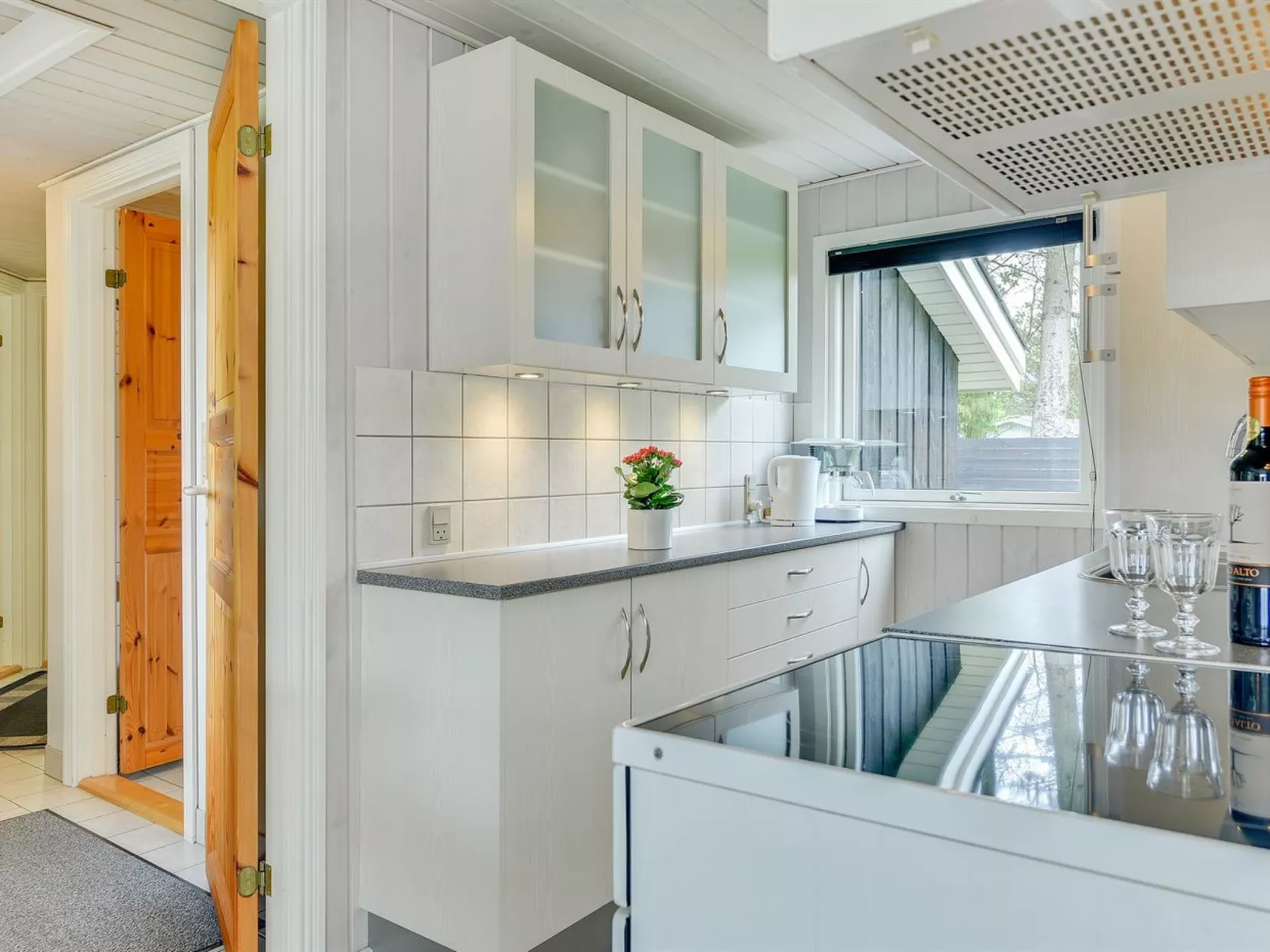 "Hildegarde" - 900m from the sea-Binnen