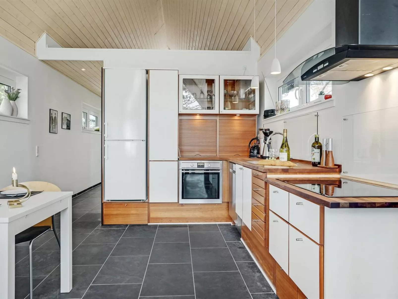 "Angelita" - 80m to the fjord-Binnen