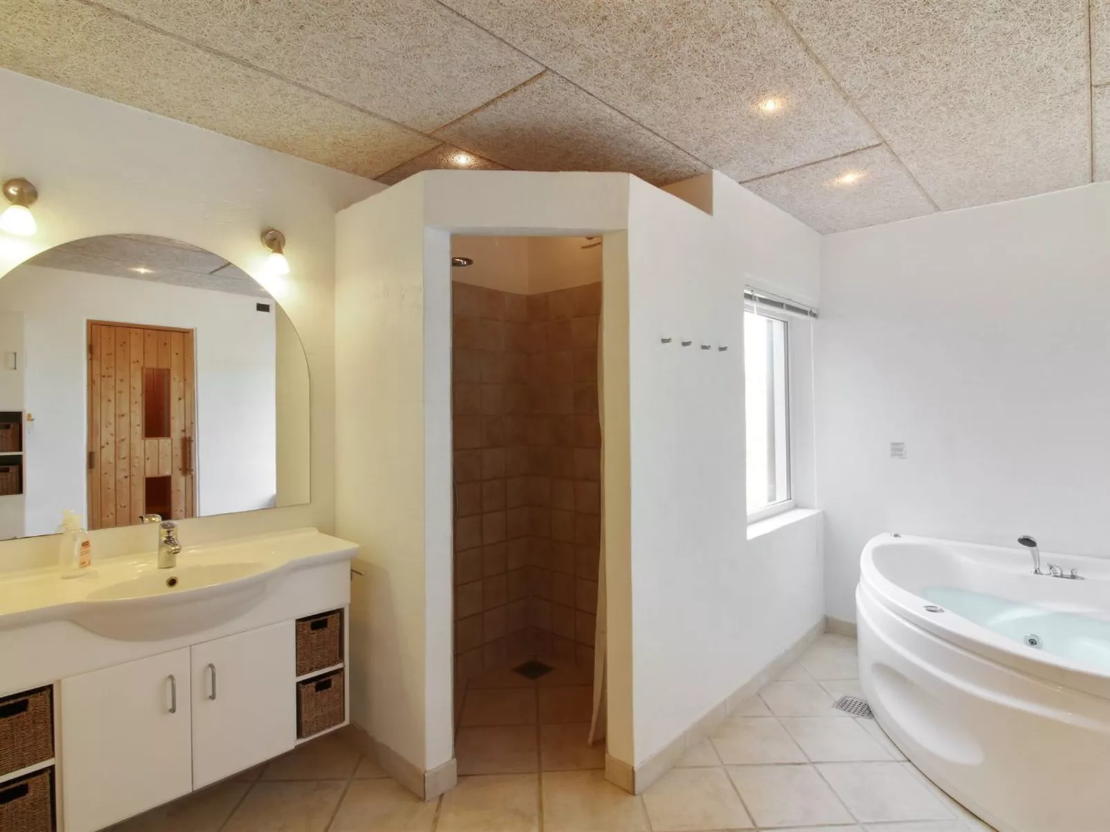 "Edwin" - 400m from the sea-Binnen