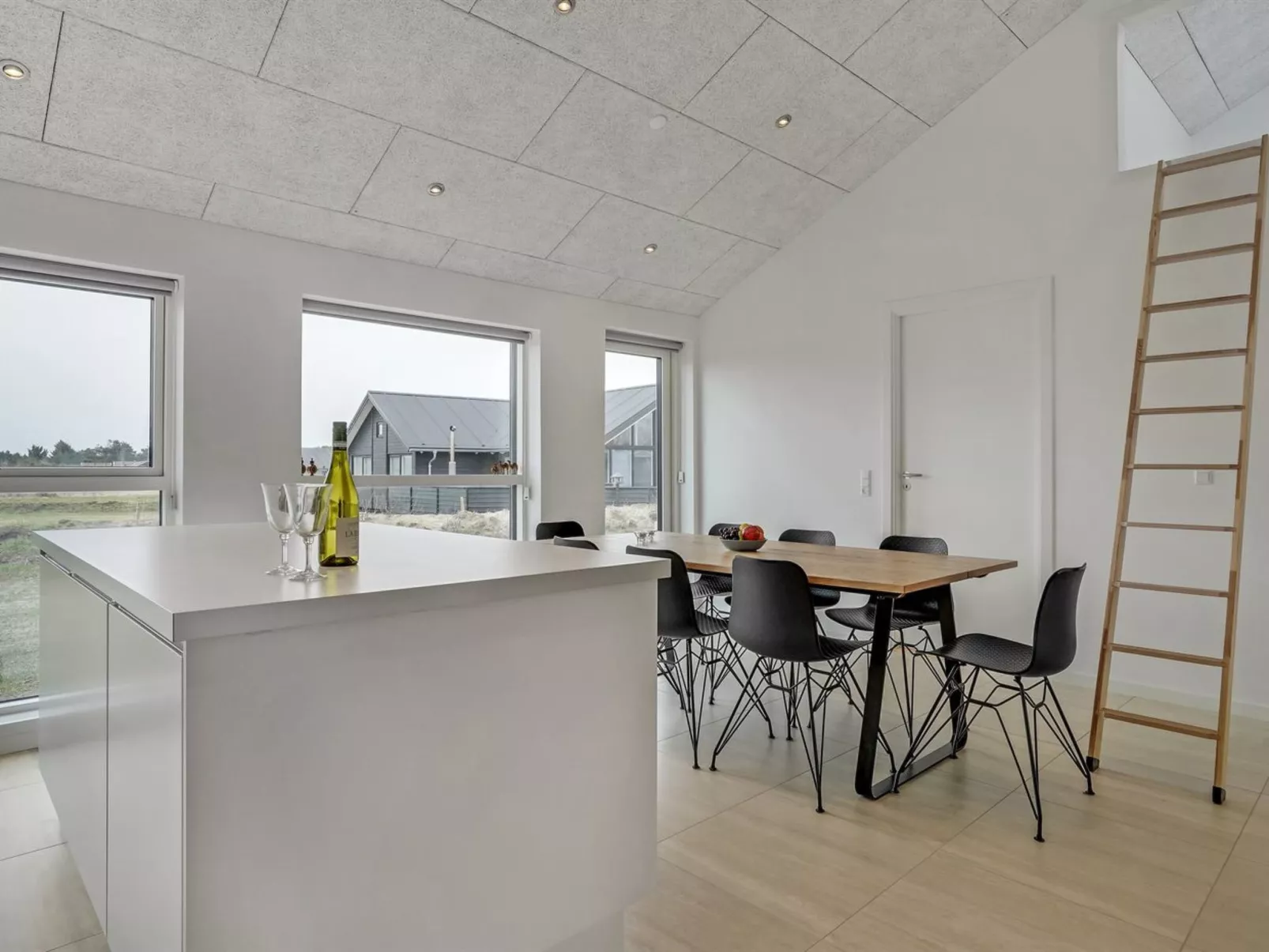 "Tatiane" - 1.5km from the sea-Binnen