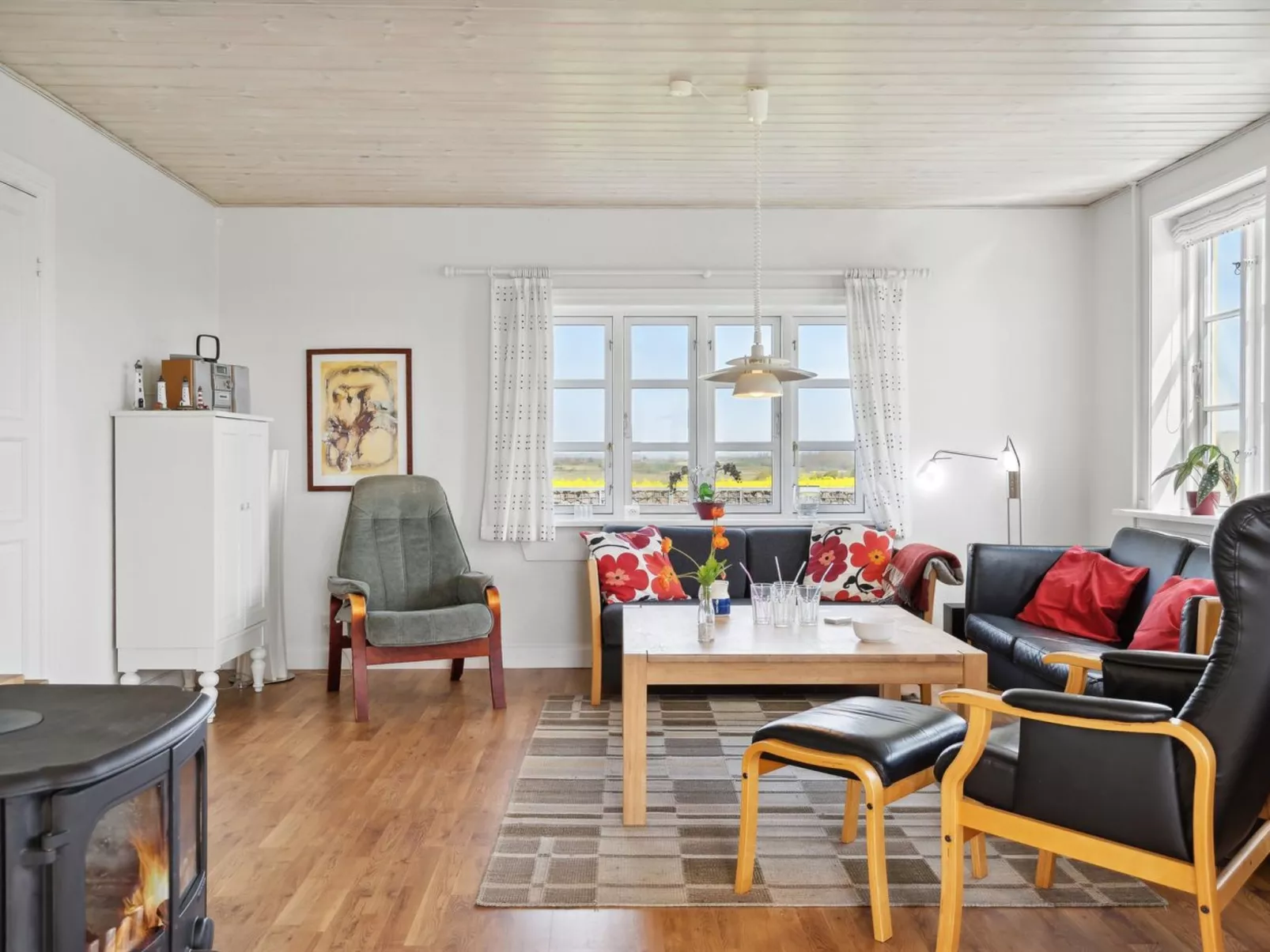 "Store" - 700m from the sea-Binnen