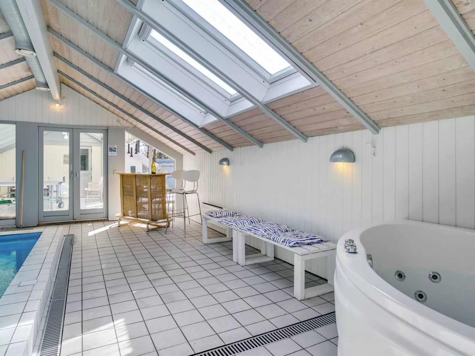 "Erly" - 500m from the sea-Binnen