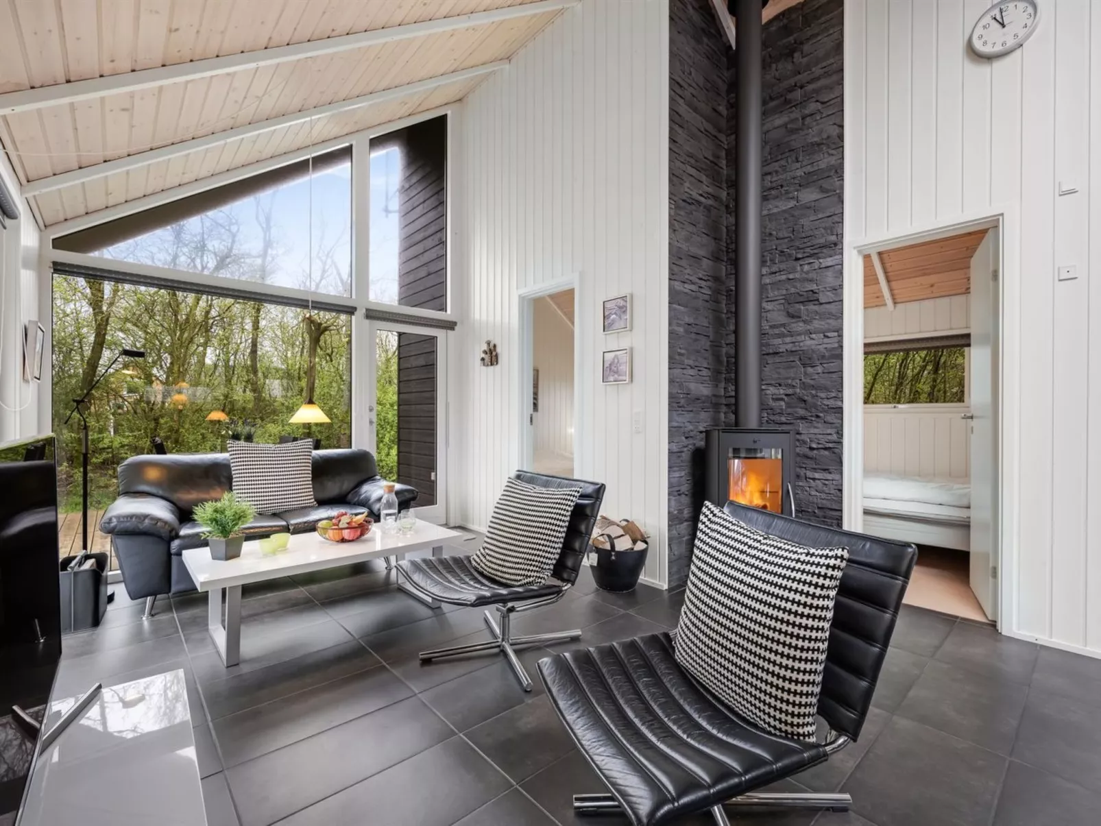 "Ketilbiorn" - 1.2km to the fjord-Binnen