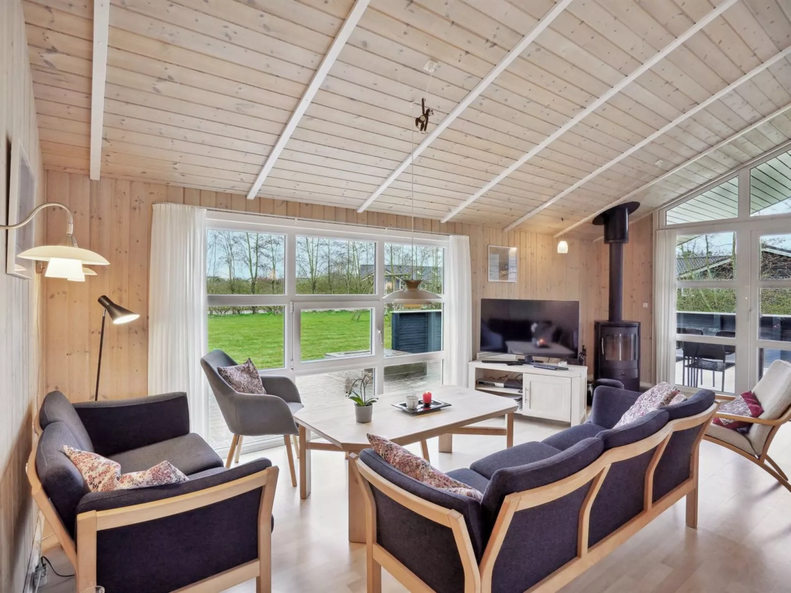 "Tinka" - 1.2km to the fjord-Binnen