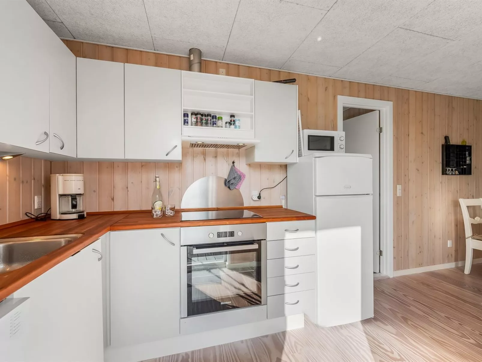 "Holm" - 700m to the fjord-Binnen