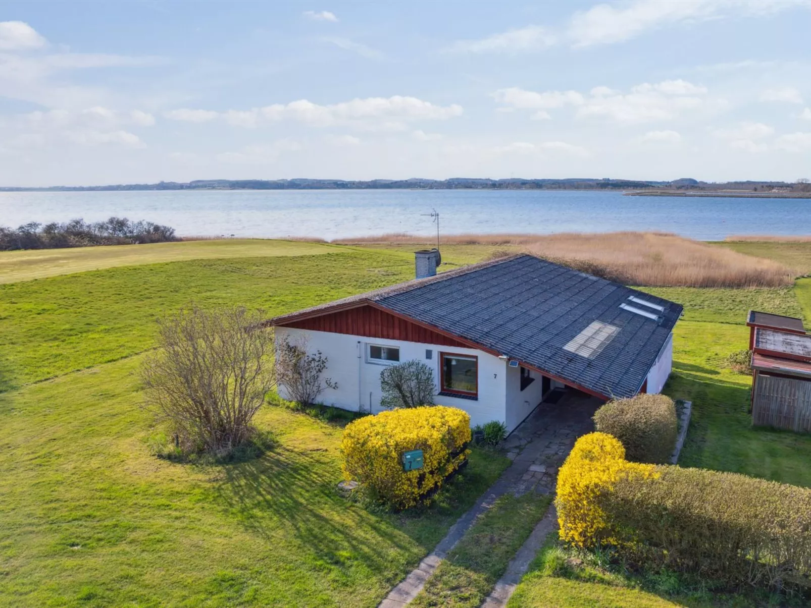 "Velika" - 25m to the fjord-Buiten