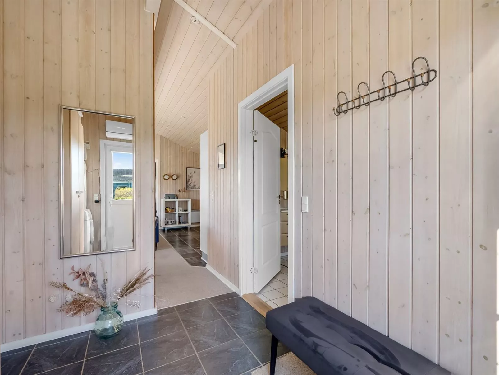 "Shalin" - 1.4km to the fjord-Binnen