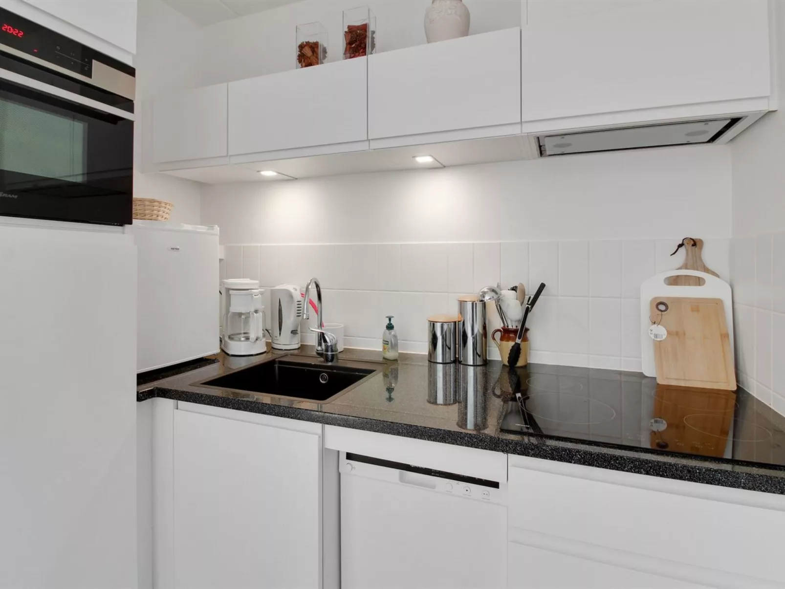 "Alimpij" - 150m from the sea-Binnen