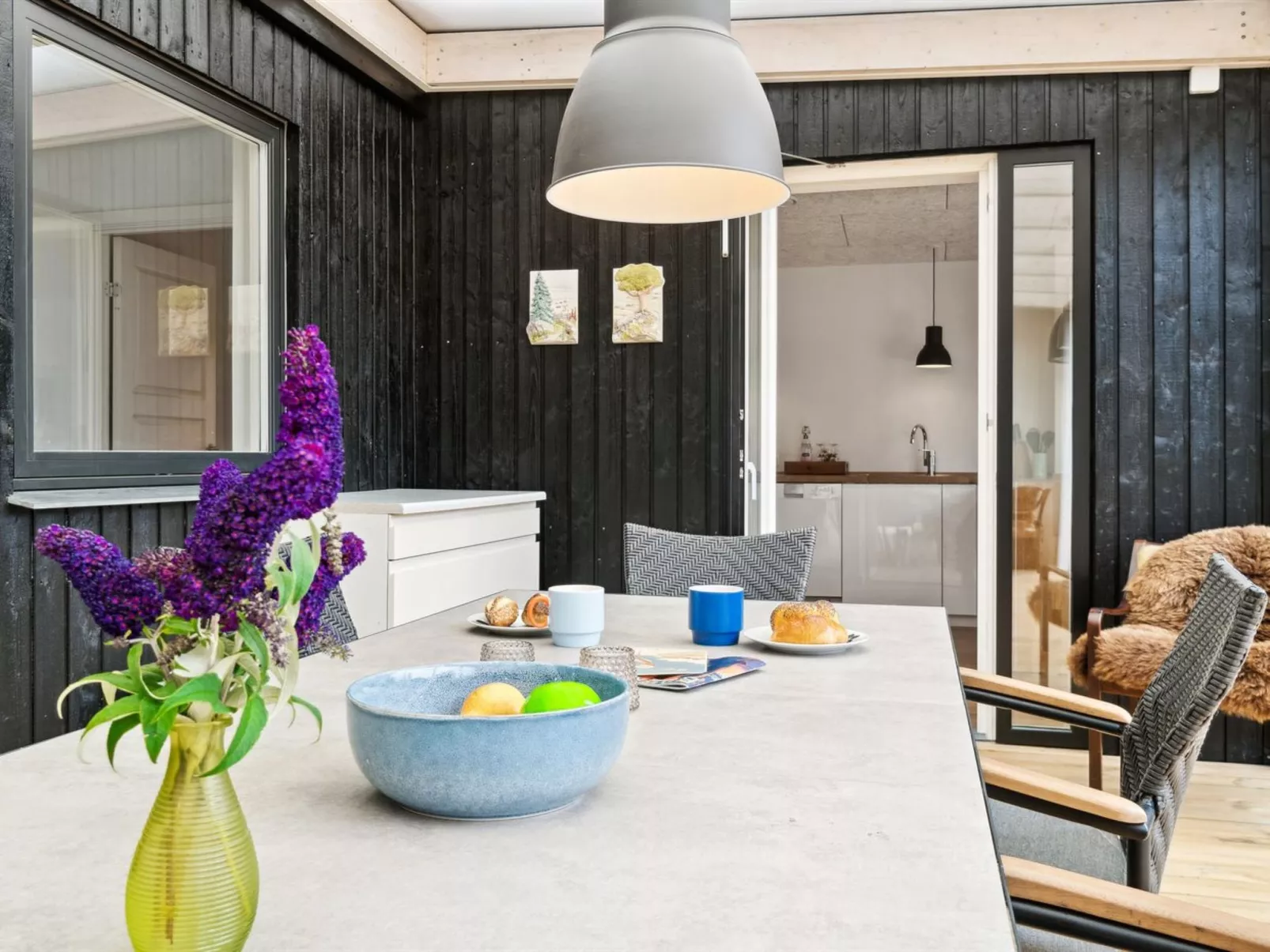 "Randulf" - 250m from the sea-Binnen