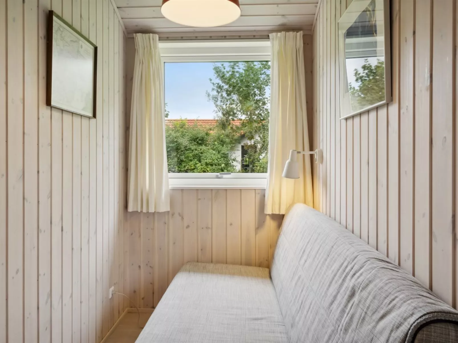 "Rikus" - 300m from the sea-Binnen