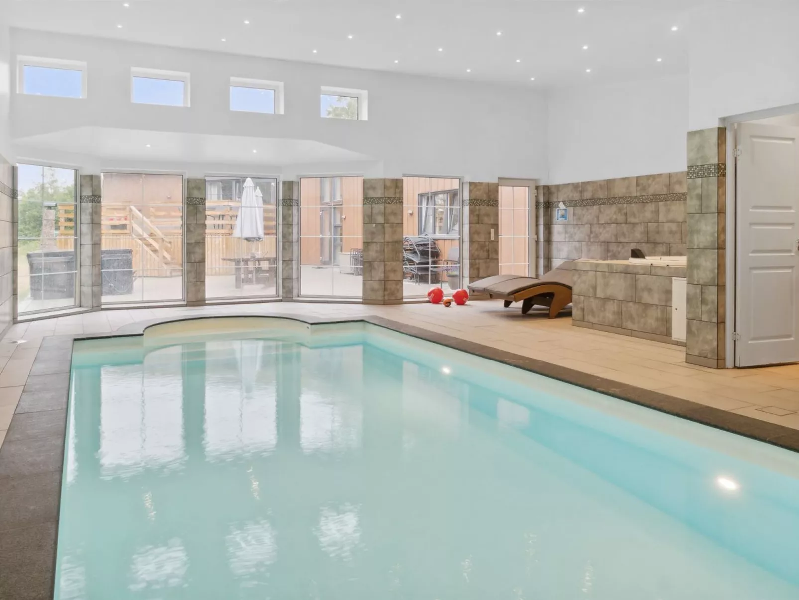 "Bjarka" - 700m from the sea-Buiten