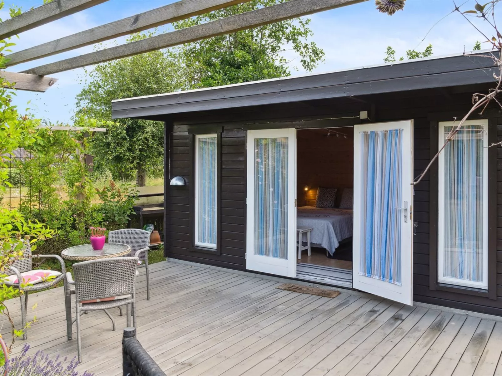 "Holmwith" - 200m from the sea-Binnen