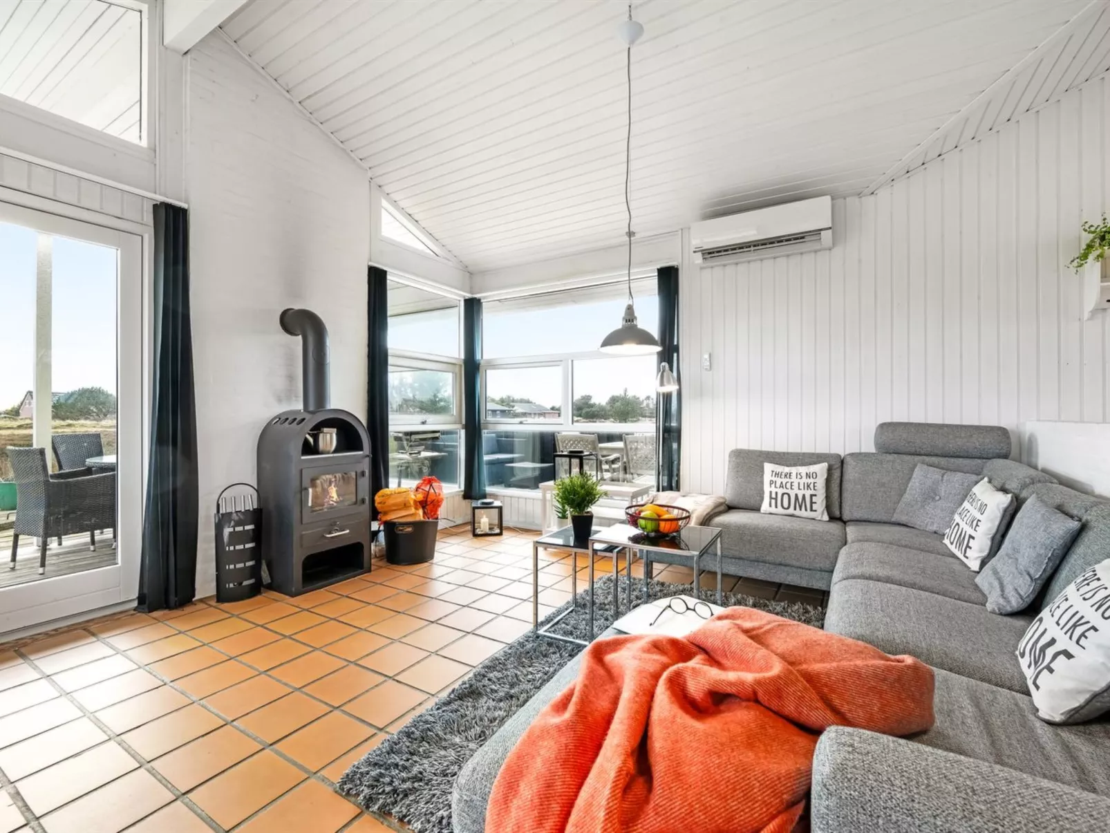 "Josef" - 950m from the sea-Binnen