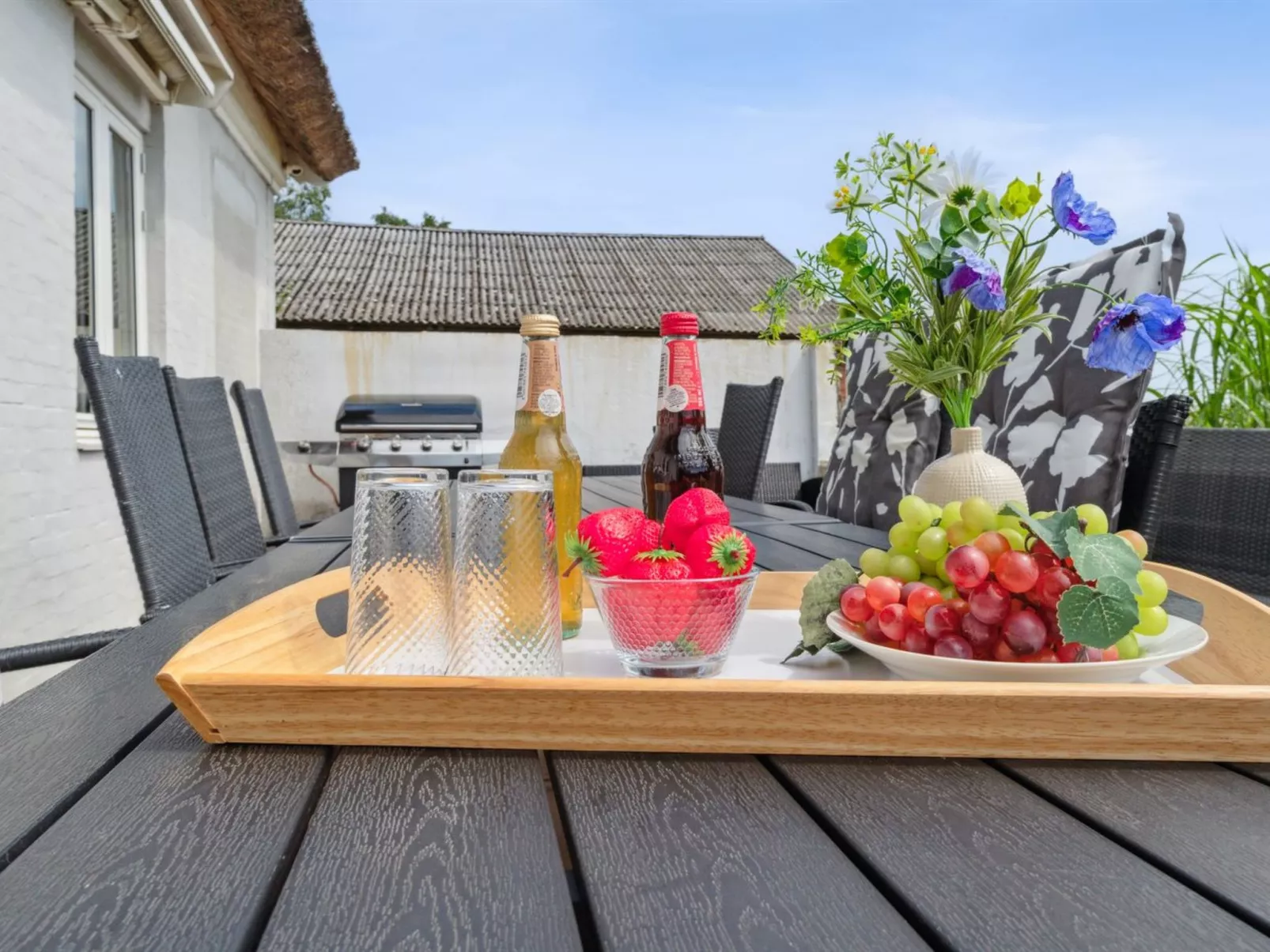 "Fridgerd" - 4.8km from the sea-Buiten