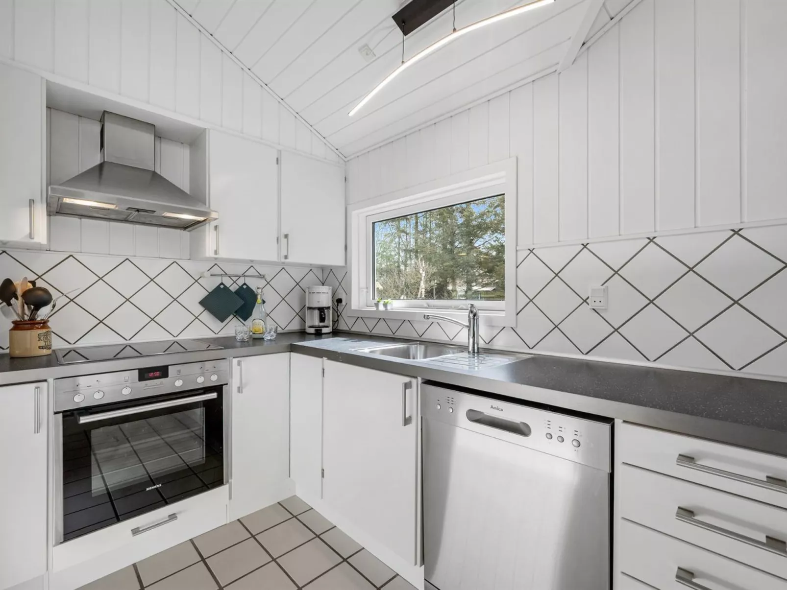 "Ingelis" - 150m to the fjord-Binnen