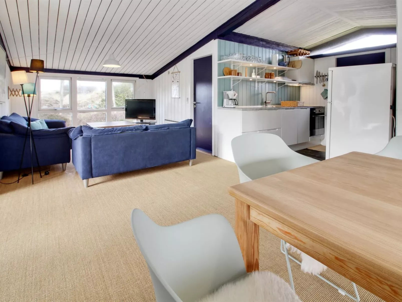 "Scarlett" - 300m from the sea-Binnen