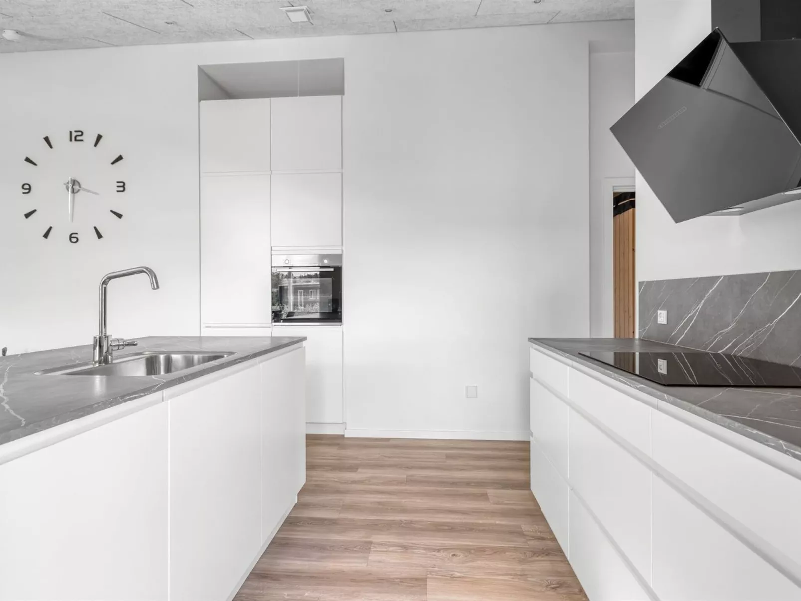 "Aleksa" - 500m from the sea-Binnen