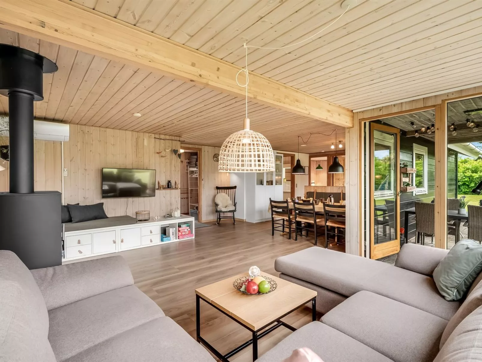 "Tian" - 400m to the fjord-Binnen