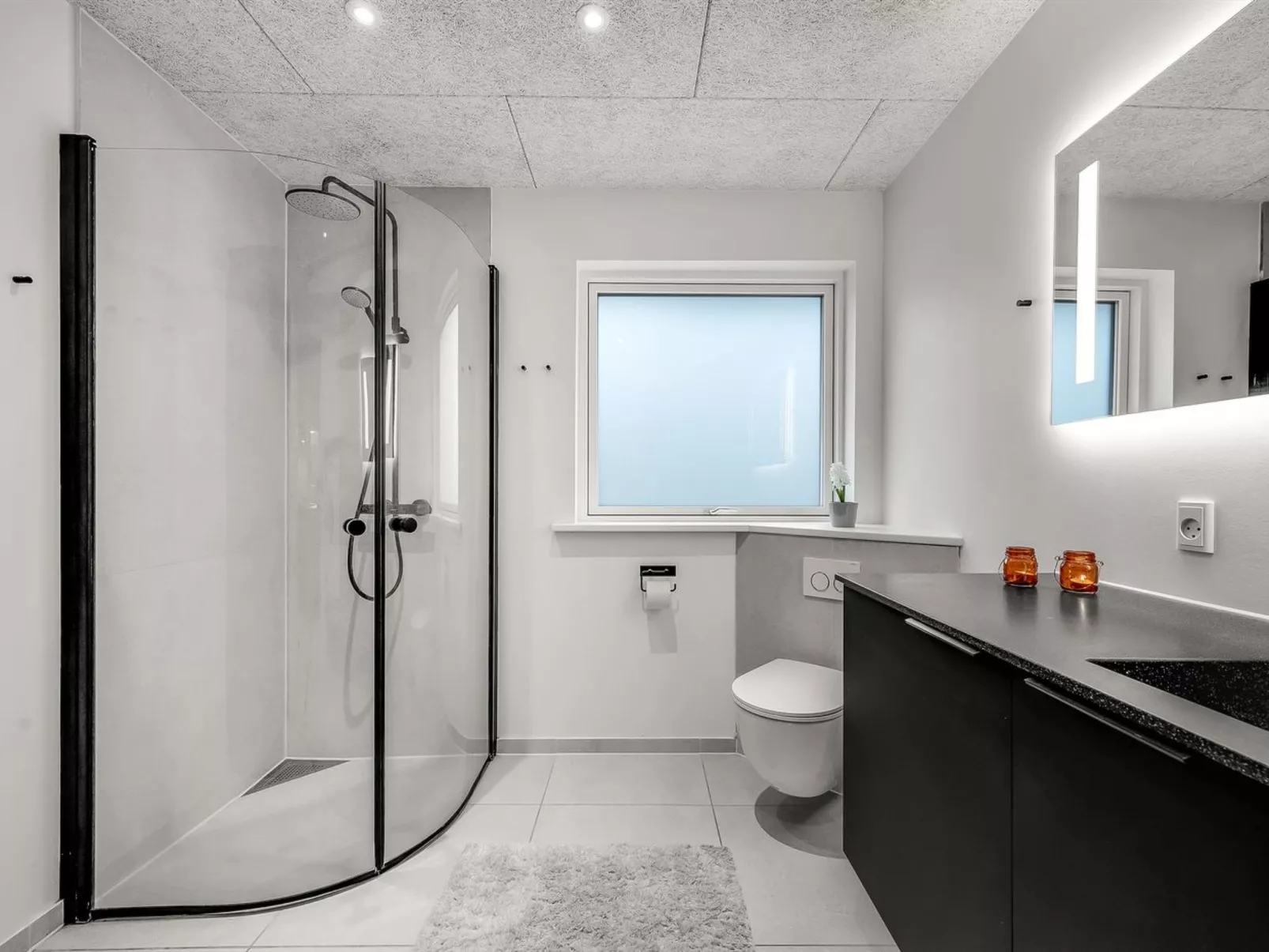 "Elisaveta" - 400m to the fjord-Binnen