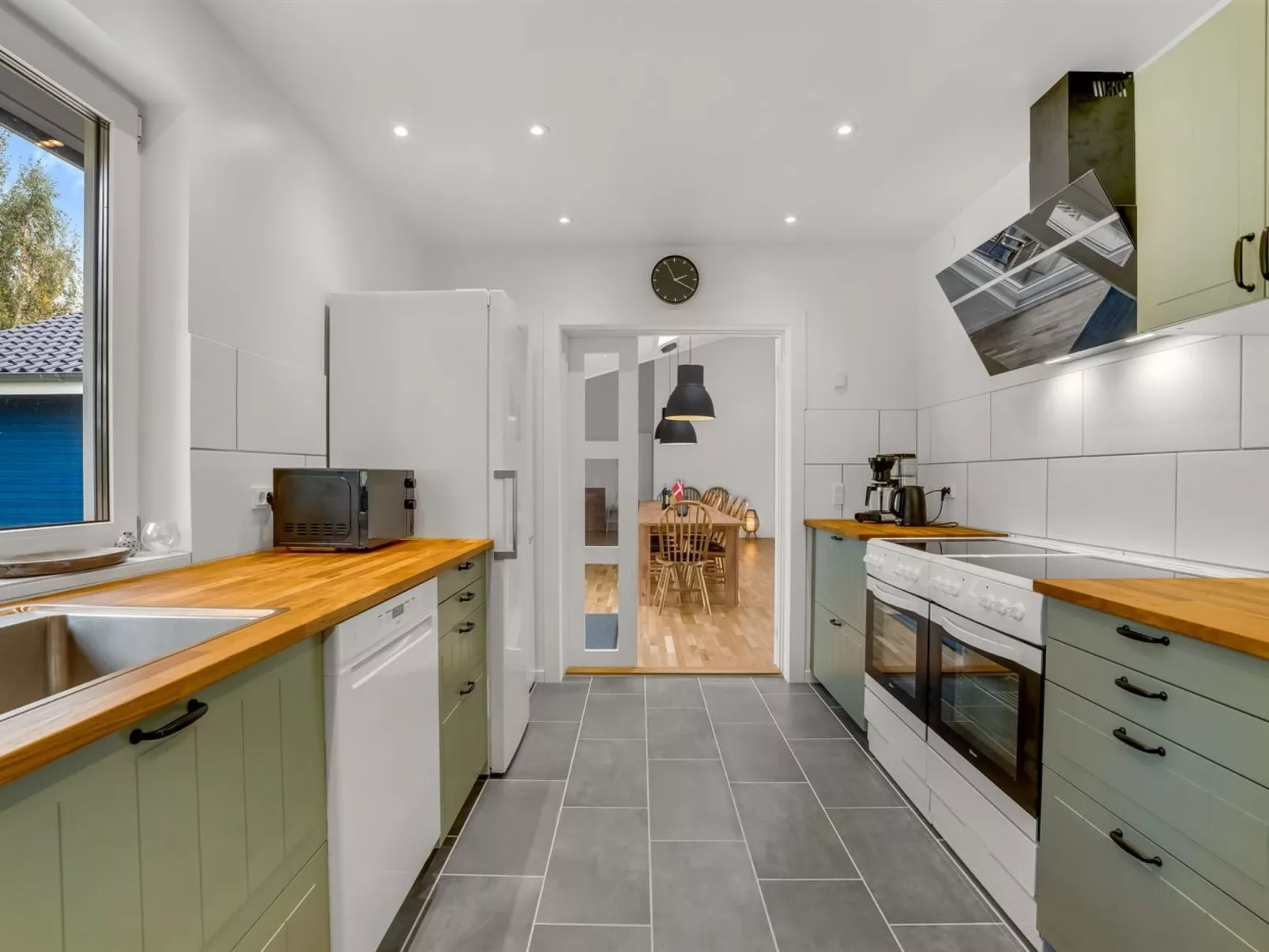 "Rajna" - 250m from the sea-Binnen