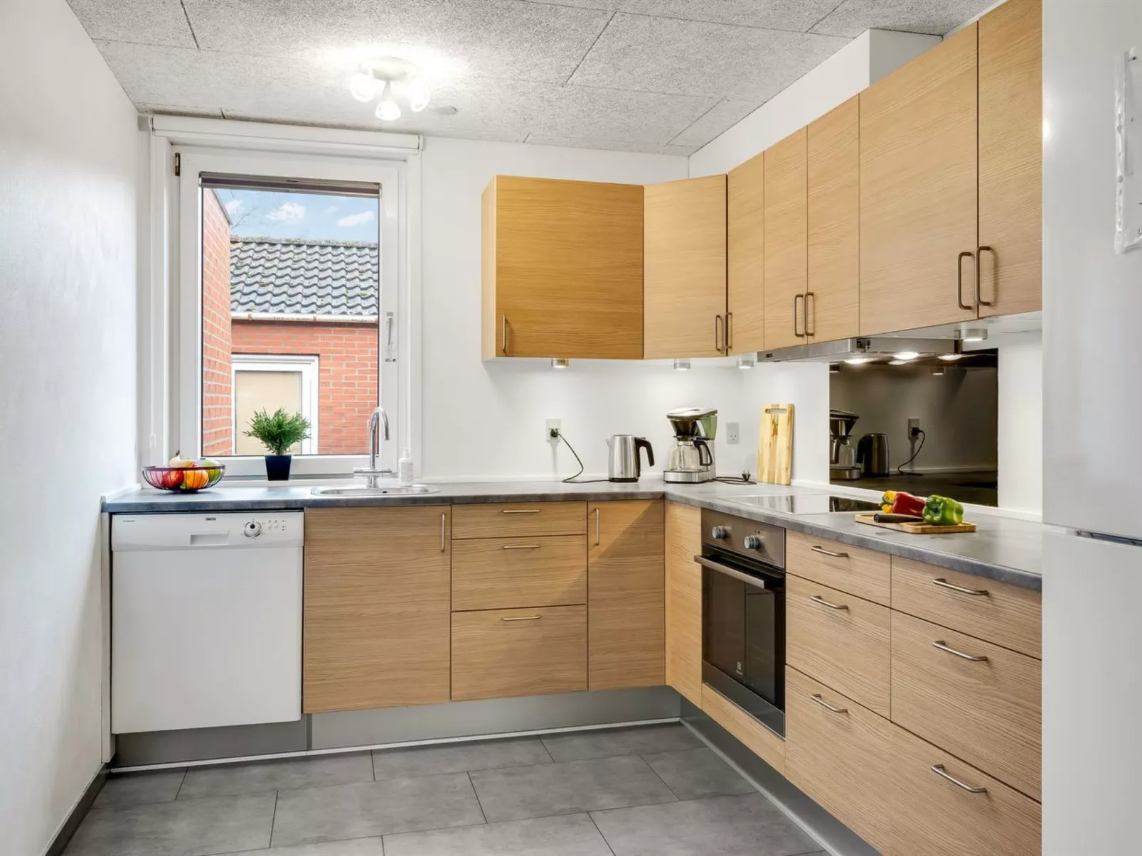 "Kamp" - 1km to the fjord-Binnen