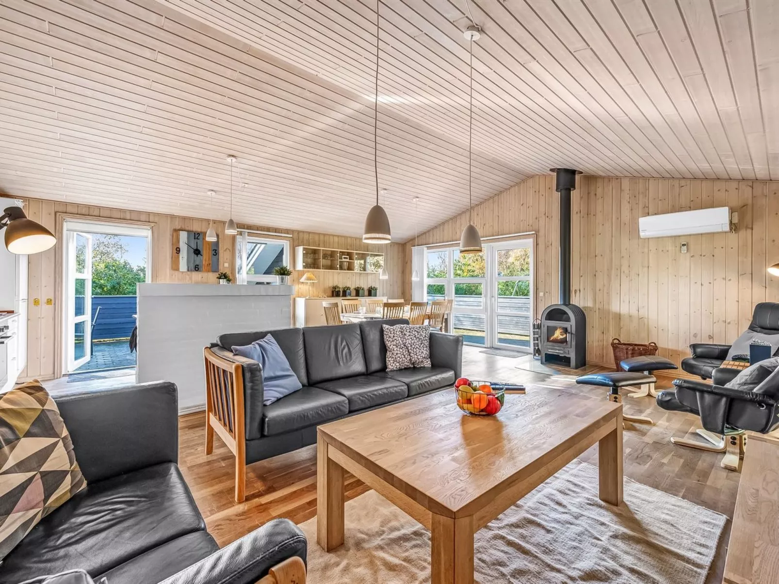 "Efka" - 600m to the fjord-Binnen