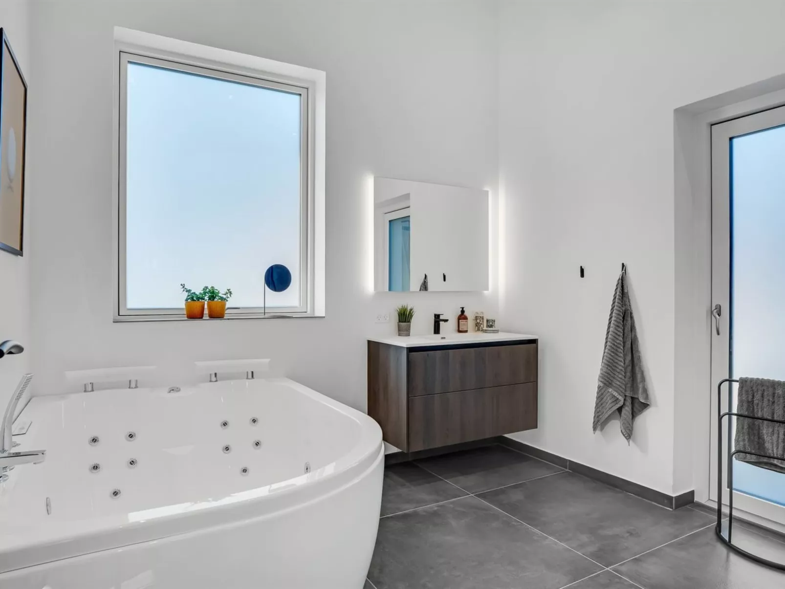 "Ilze" -  from the sea-Binnen