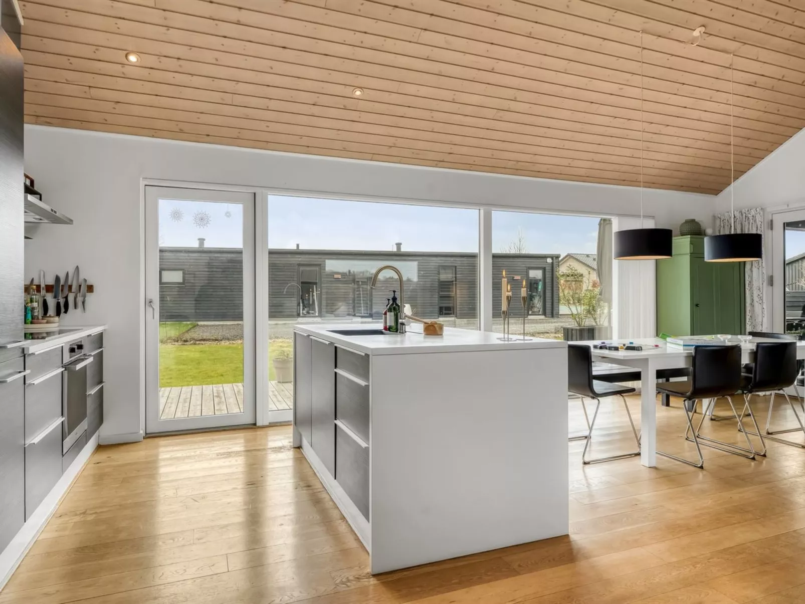 "Kato" -  from the sea-Binnen