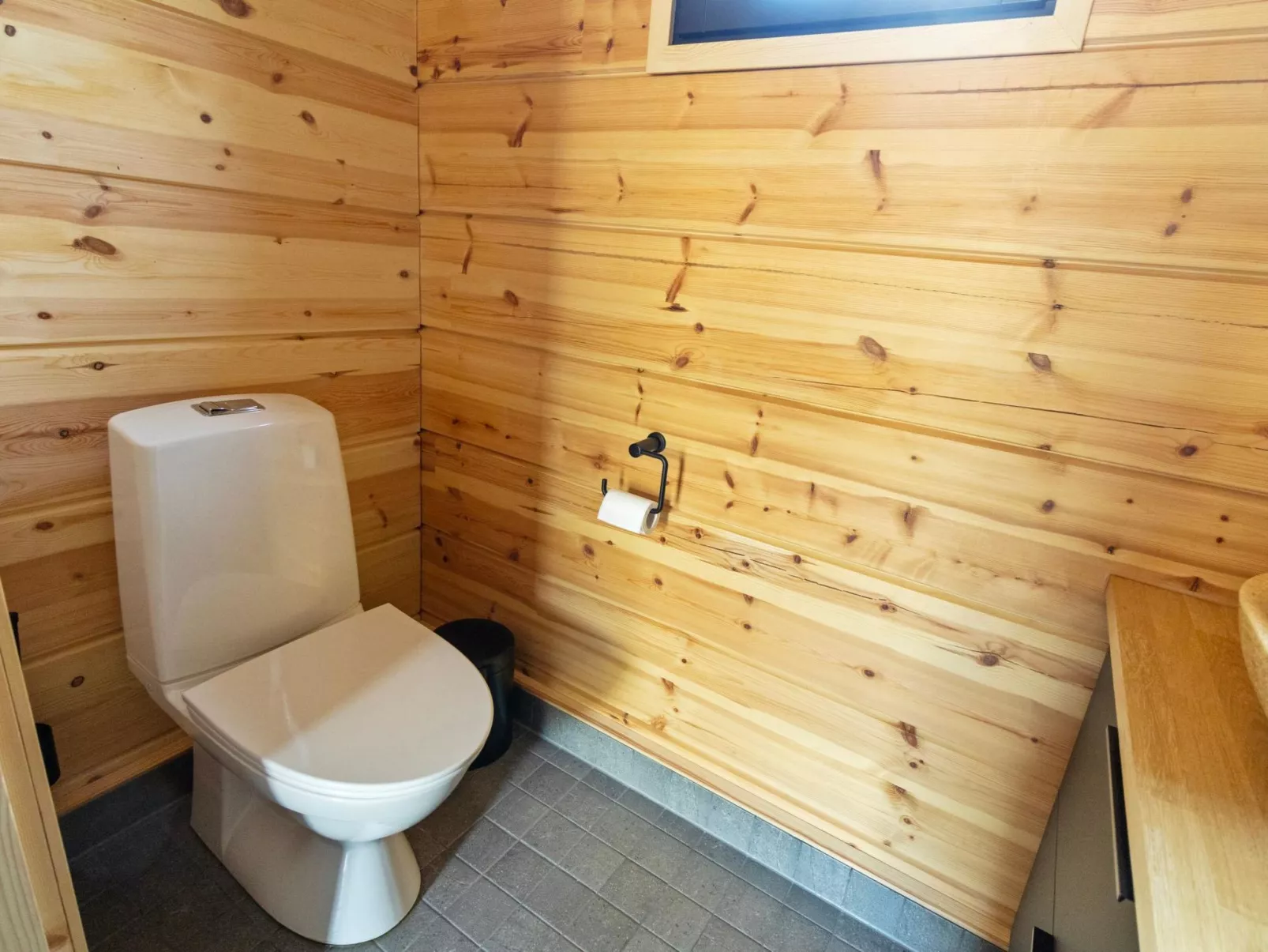 Sallan kuukkeli-Binnen