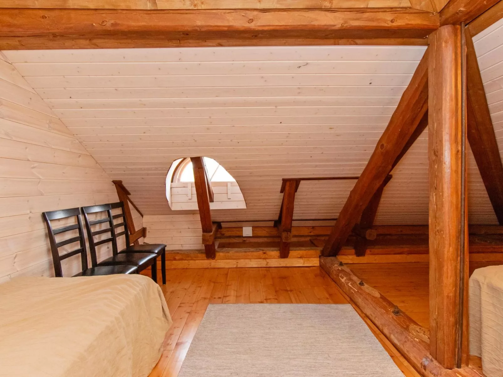 Kaislajärven huvila-Binnen