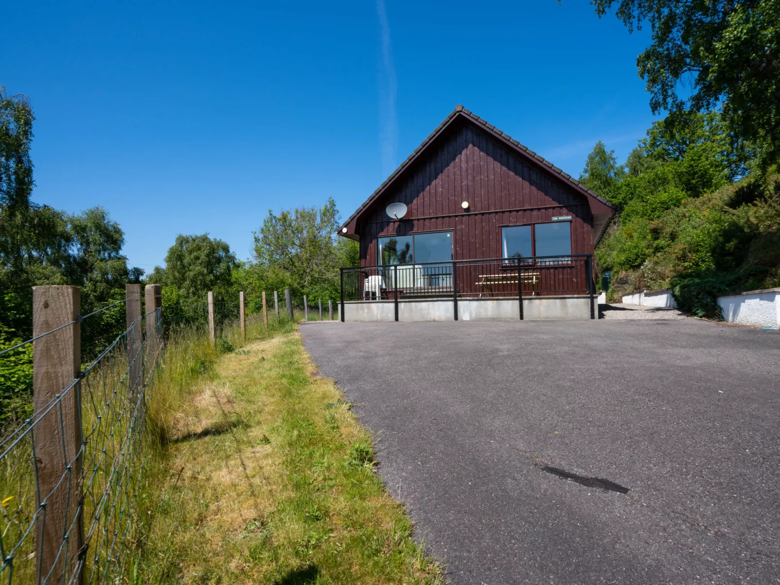 Achmony Westend-Buiten