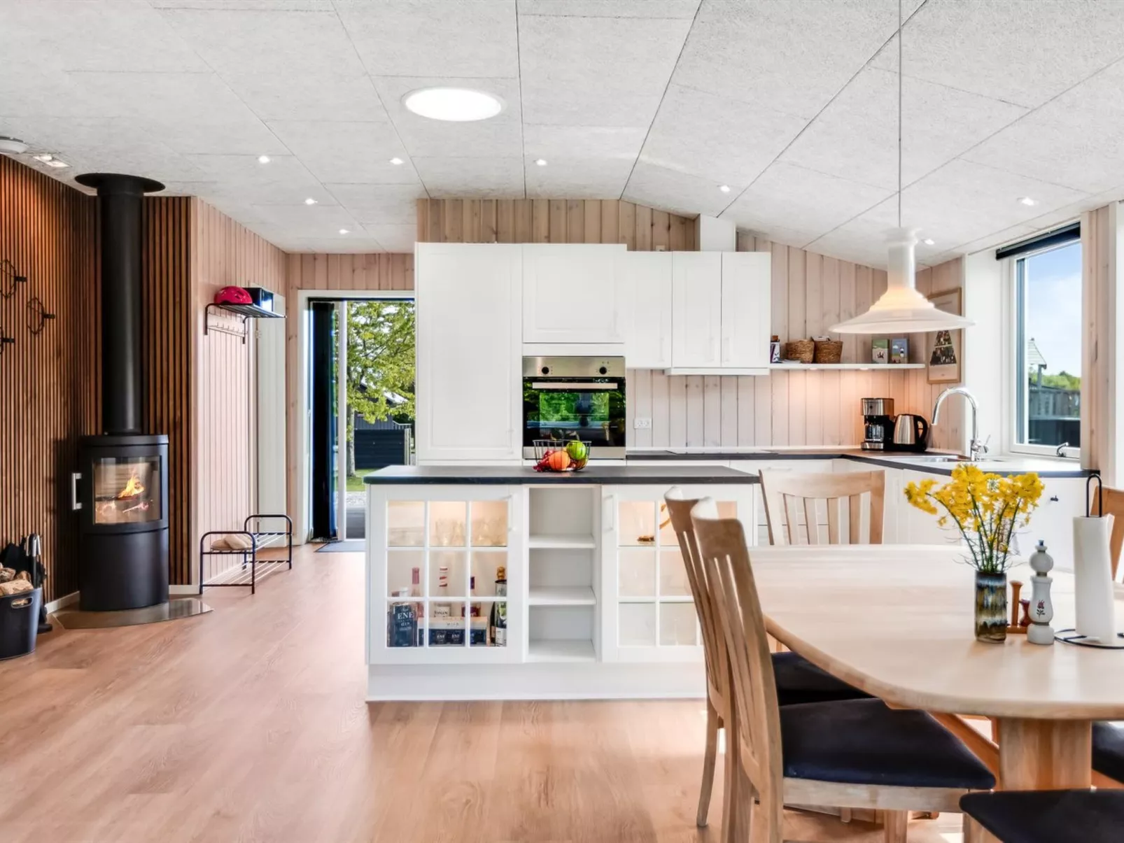 "Helmtrud" - 700m from the sea-Binnen