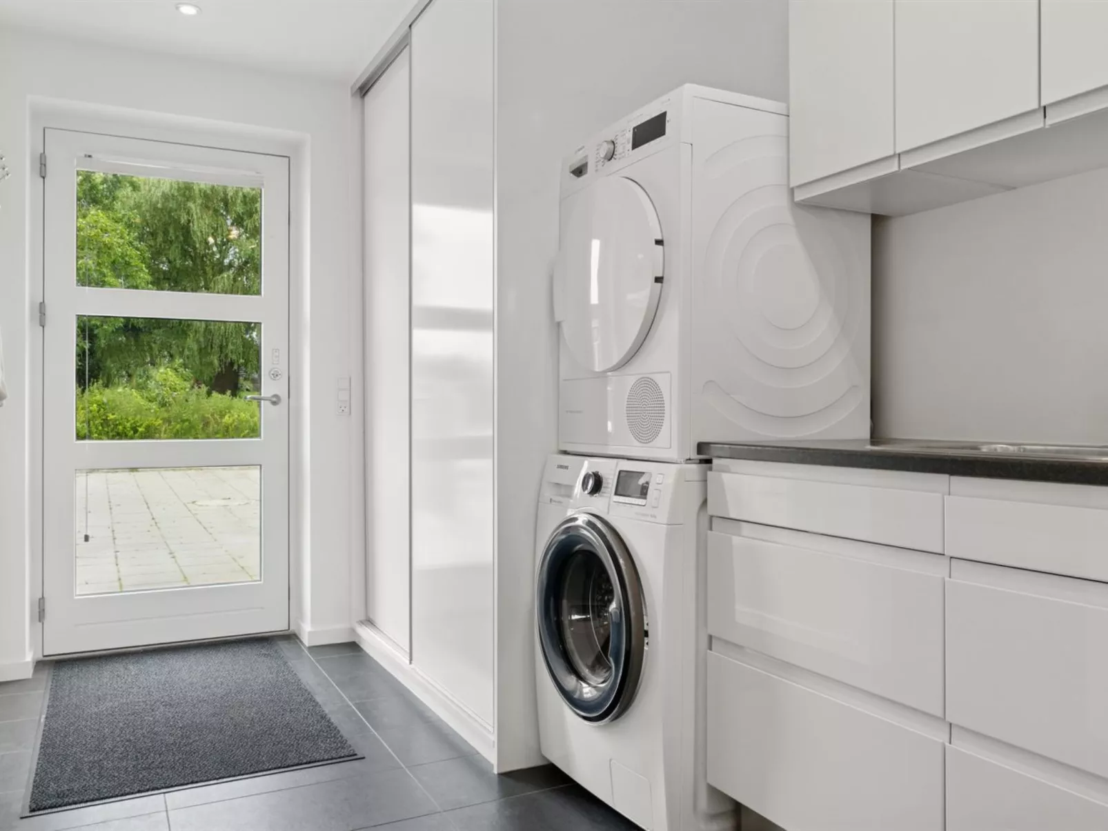 "Thyra" - 50m to the fjord-Binnen