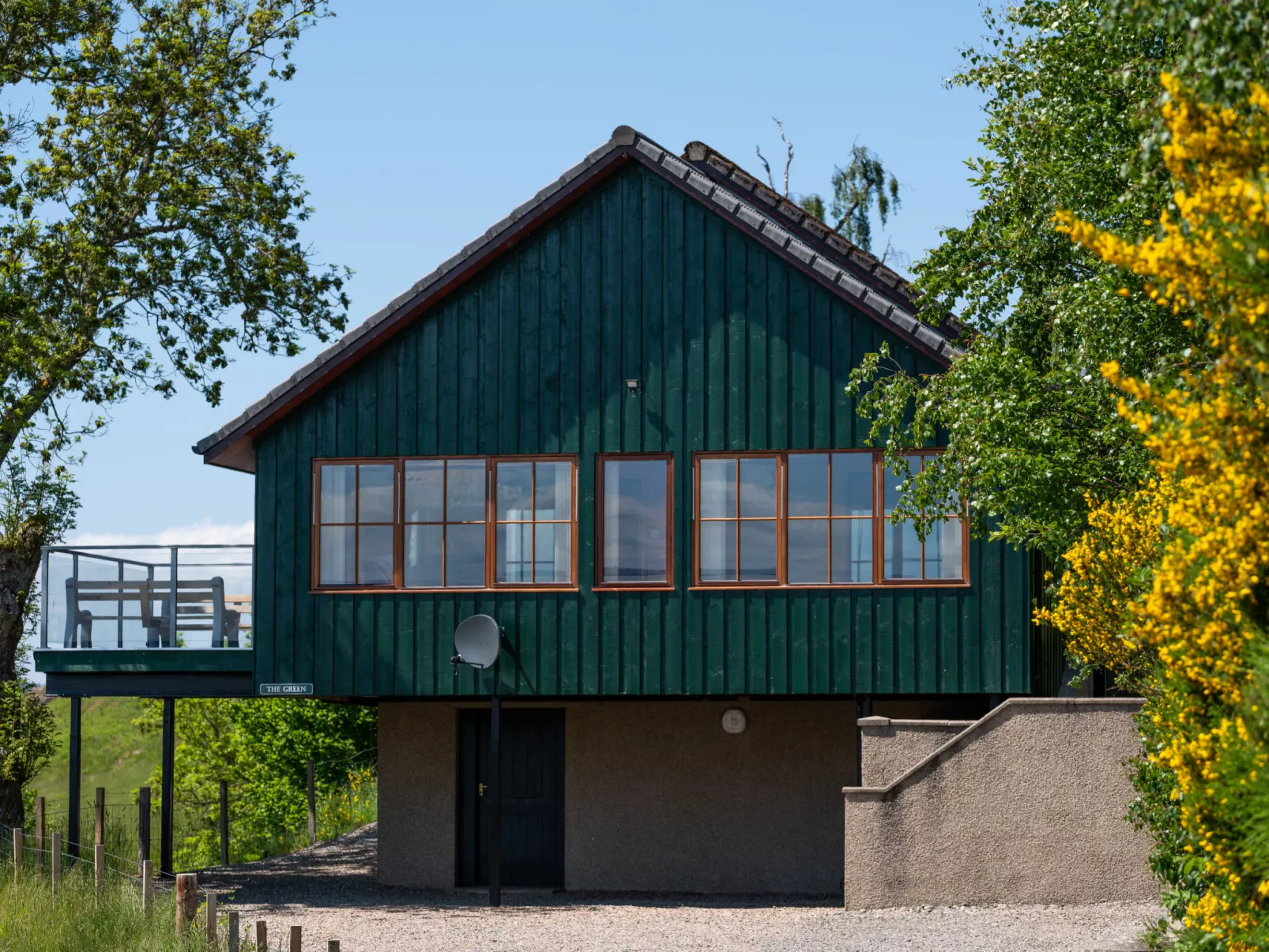 Achmony Green-Buiten
