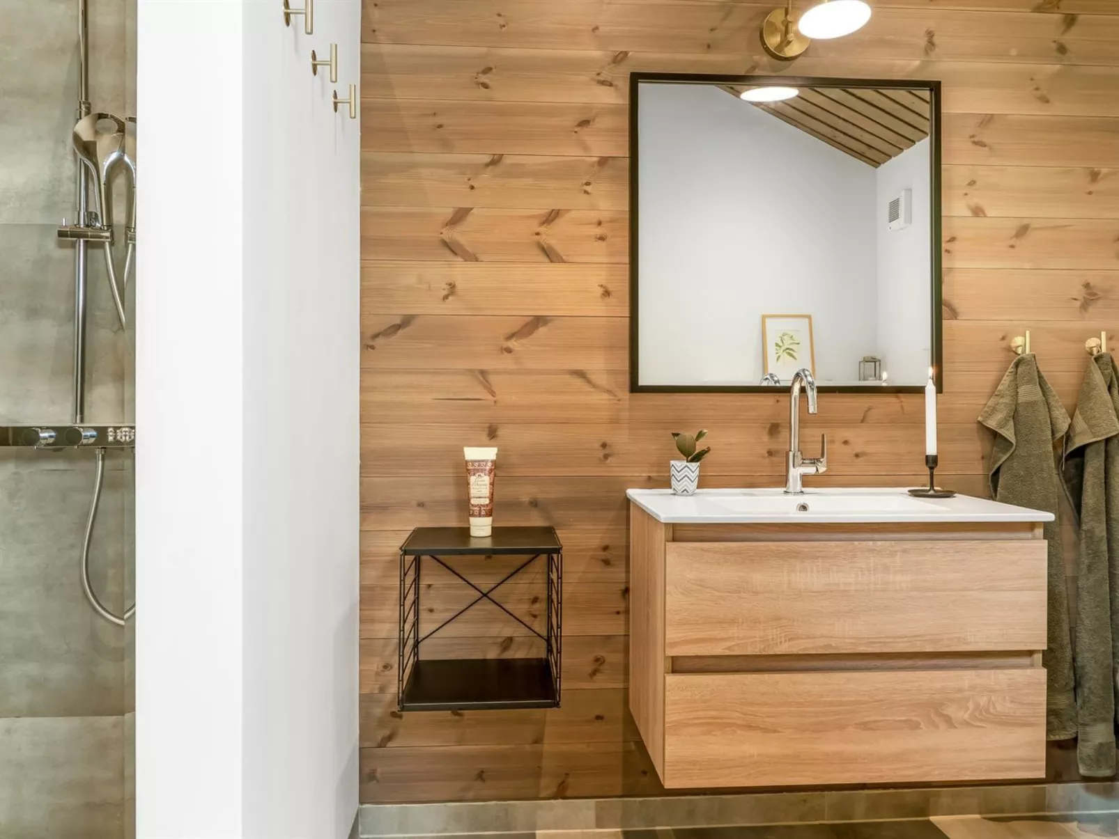 "Arbnora" -  from the sea-Binnen