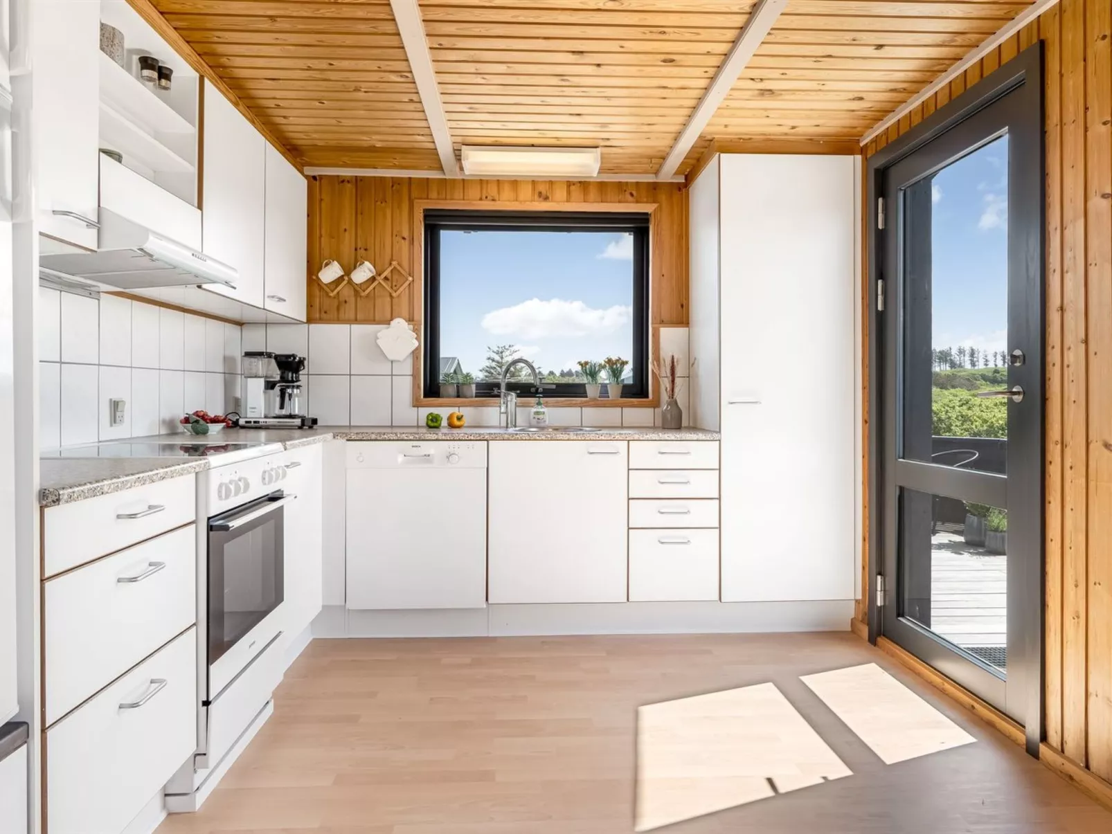 "Iiris" - 200m from the sea-Binnen