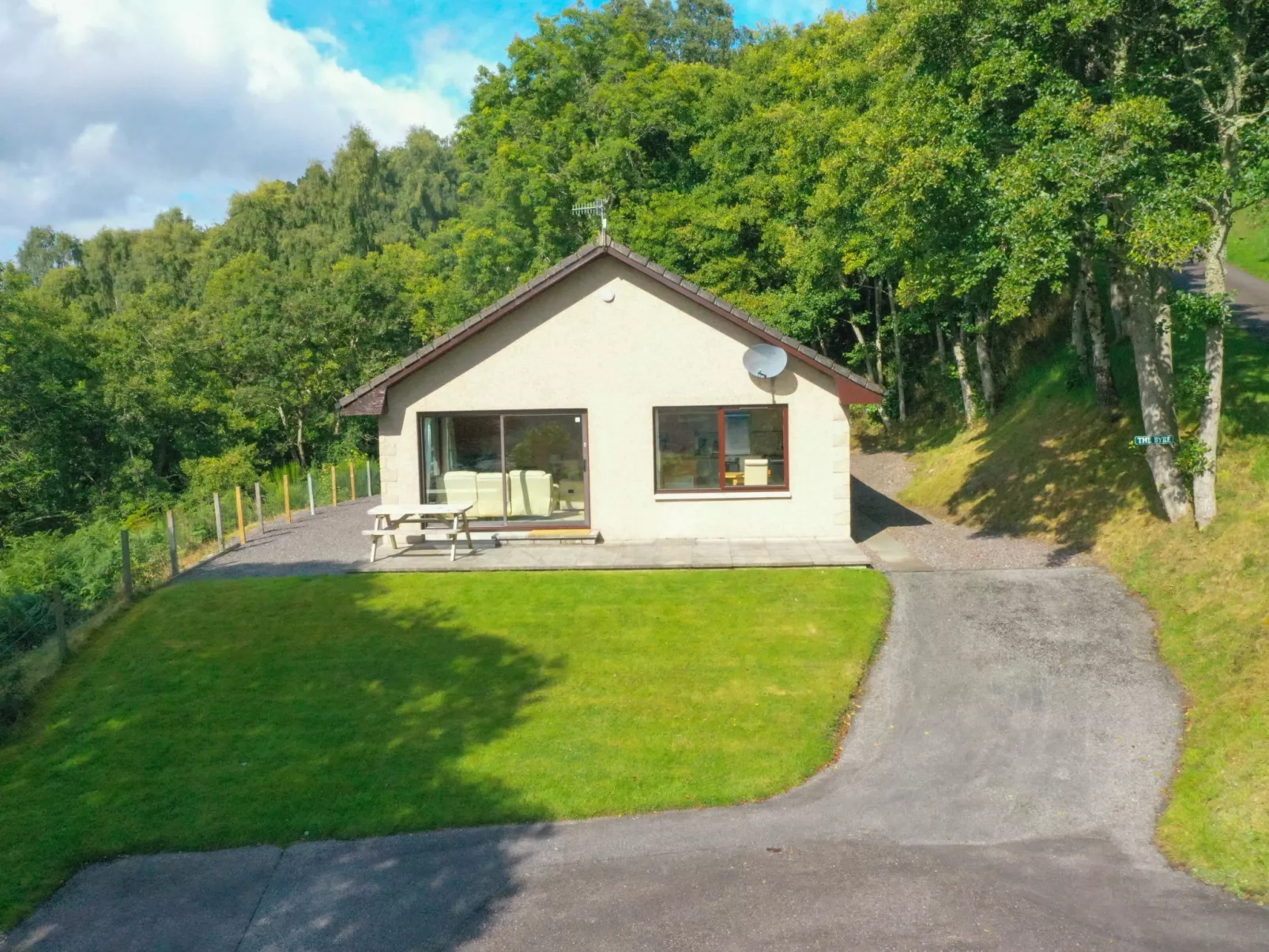 Achmony Byre-Buiten