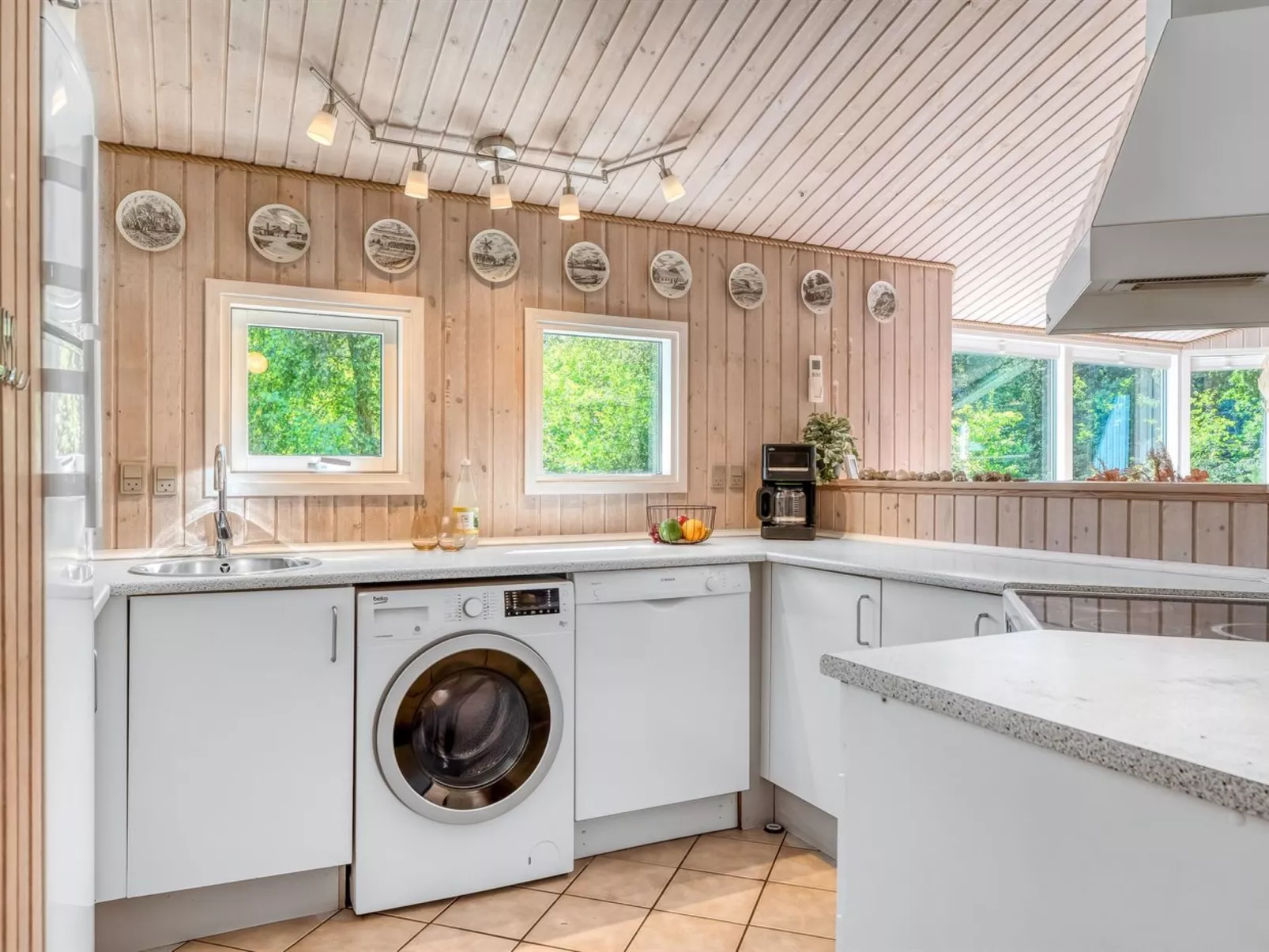 "Elizabeth" - 150m to the fjord-Binnen