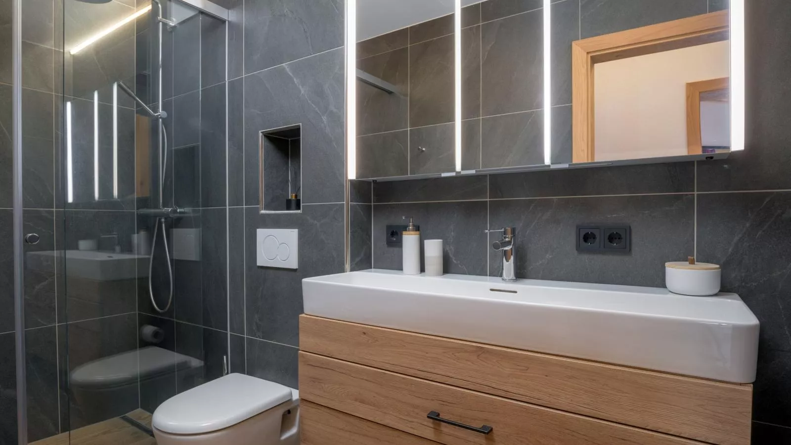 Luxury Central Kirchberg-Badkamer