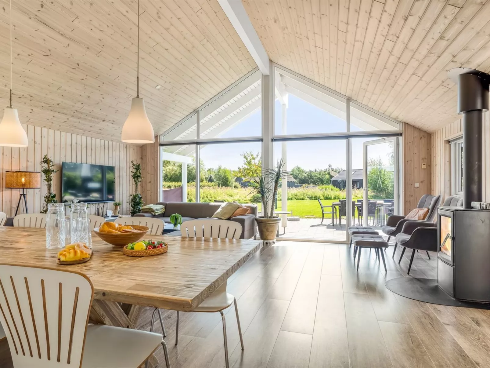 "Jurgis" - 900m from the sea-Binnen