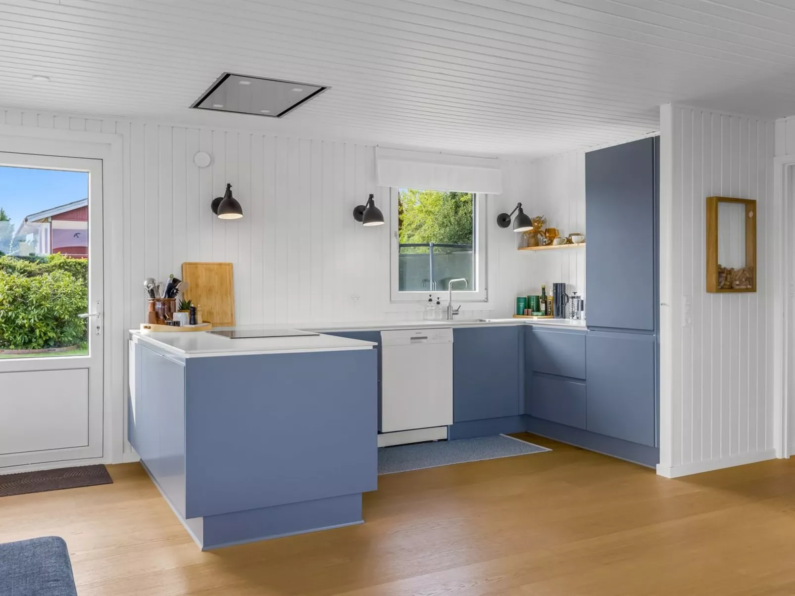 "Hubertina" - 75m from the sea-Binnen