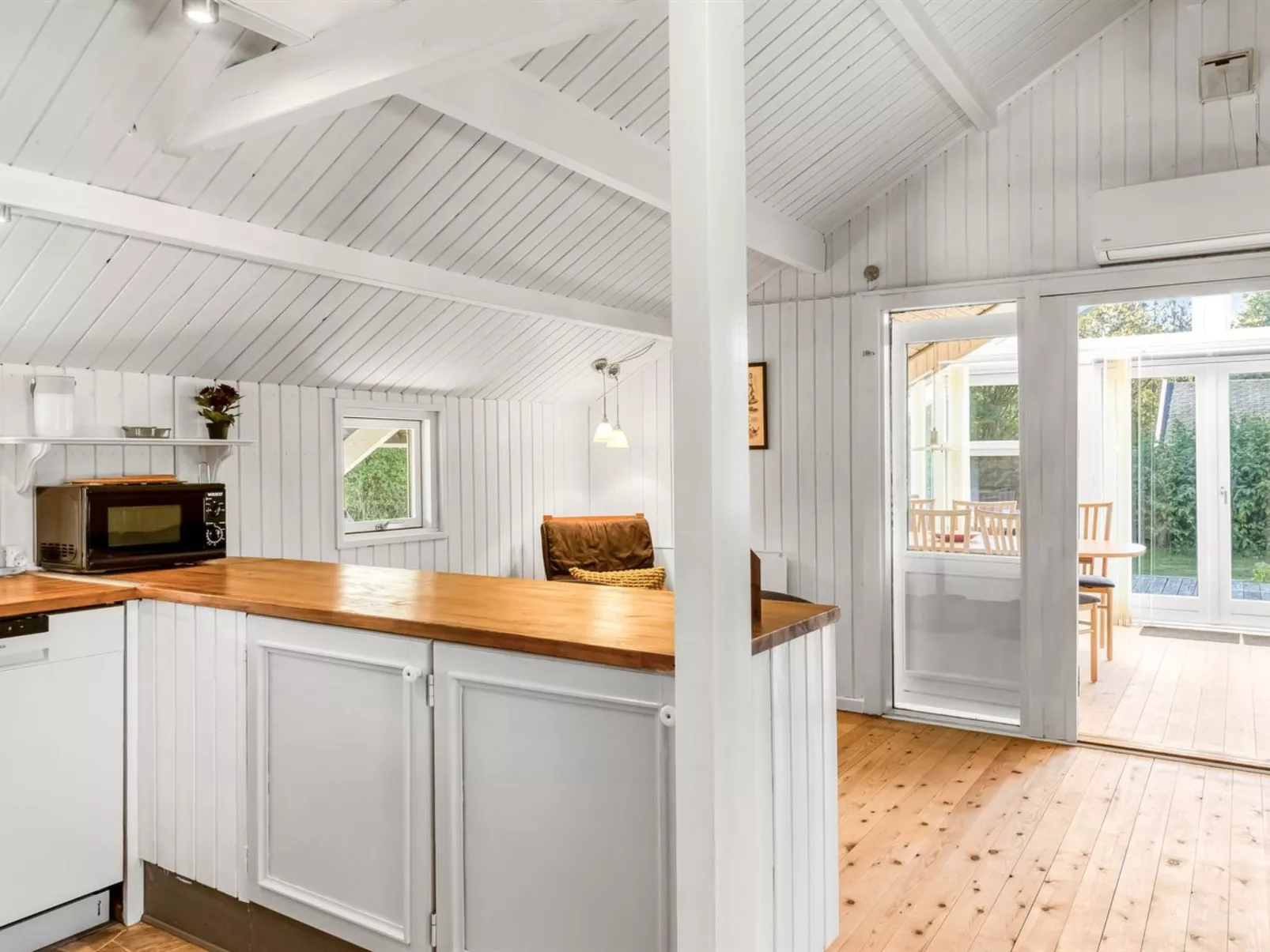 "Madita" - 30km from the sea-Binnen