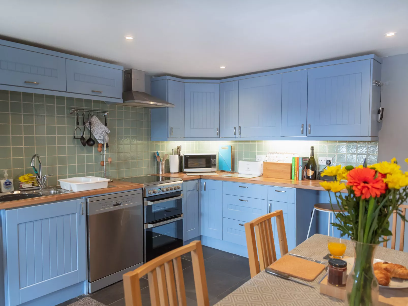 Court Cottage-Binnen