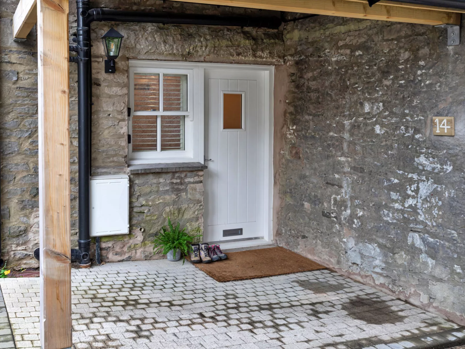 Courtyard Cottage-Binnen